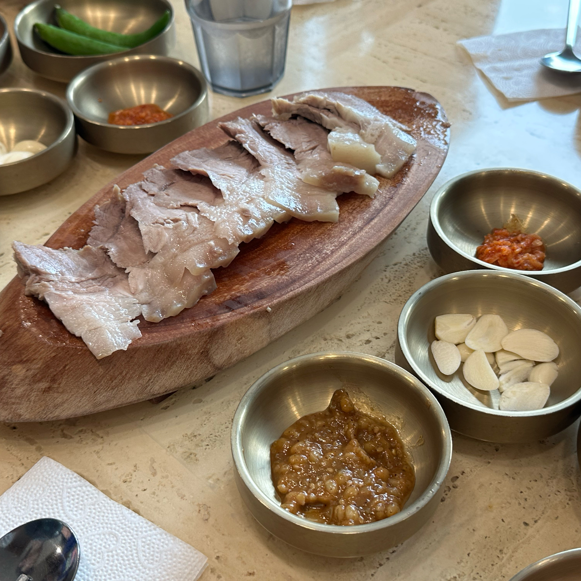 제주에 고기국수집이 워낙많으니까 고심해서 골랐는데 맛있었어요! 다행히 부모님도 아이들도 다