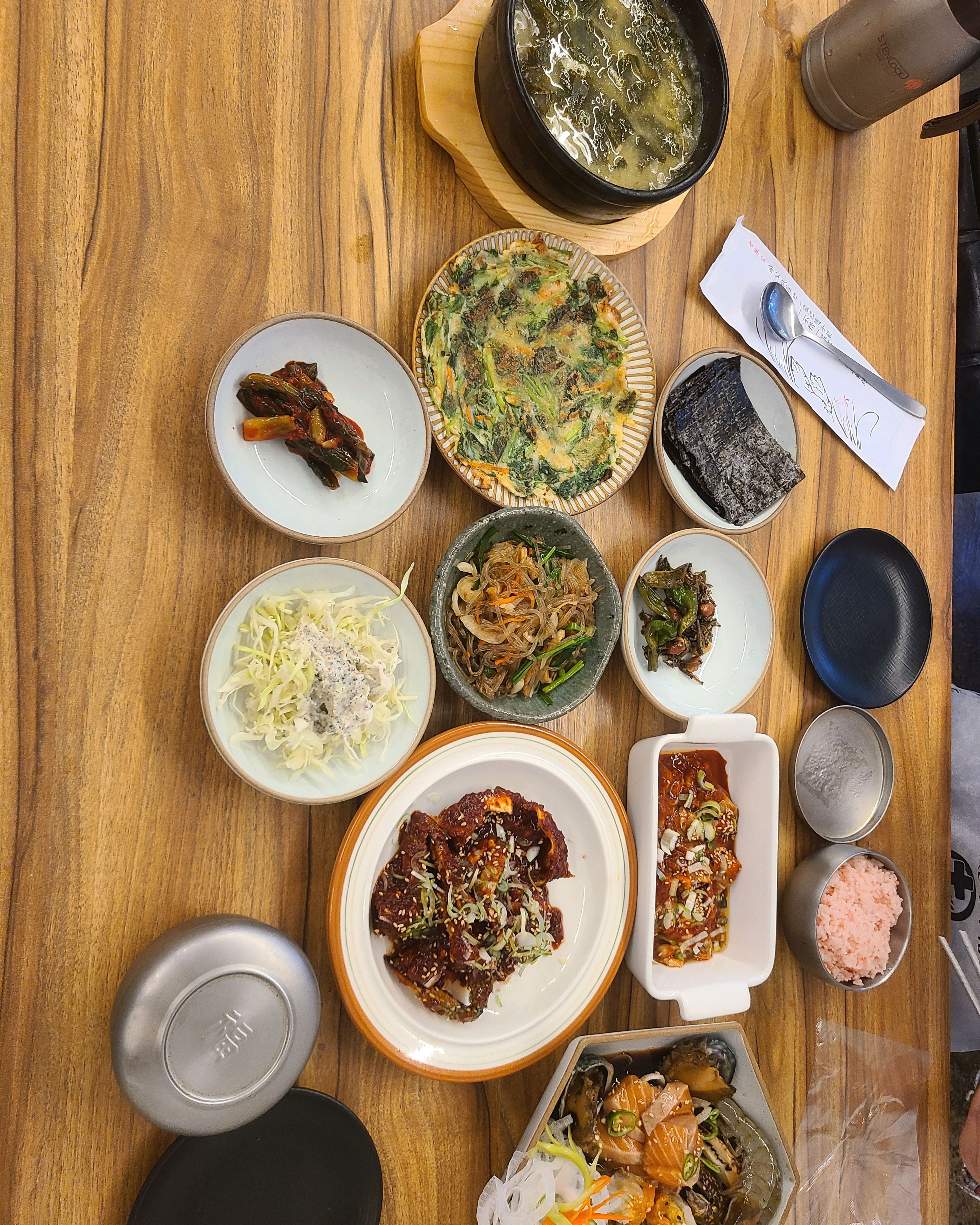 게장이 먹고 싶어서 검색하다가 방문하게 되었네요. 게장뿐만 아니라 전복장,새우장,연어장도