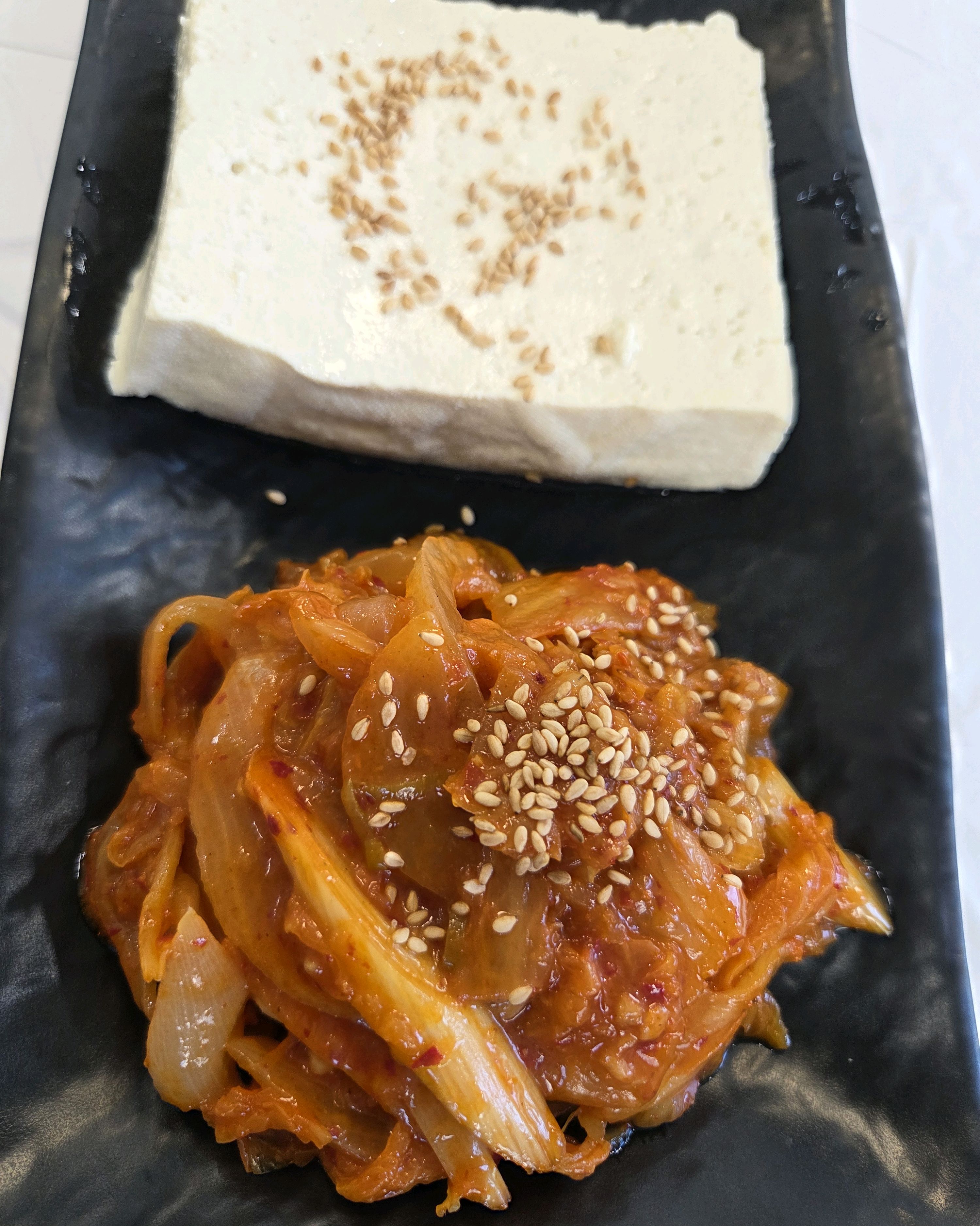 친절하시고 청결깔끔 구성이 좋네요.얼큰조절가능하고 매콤하니 해산물듬뿍 맛잇어요.두부볶음김치