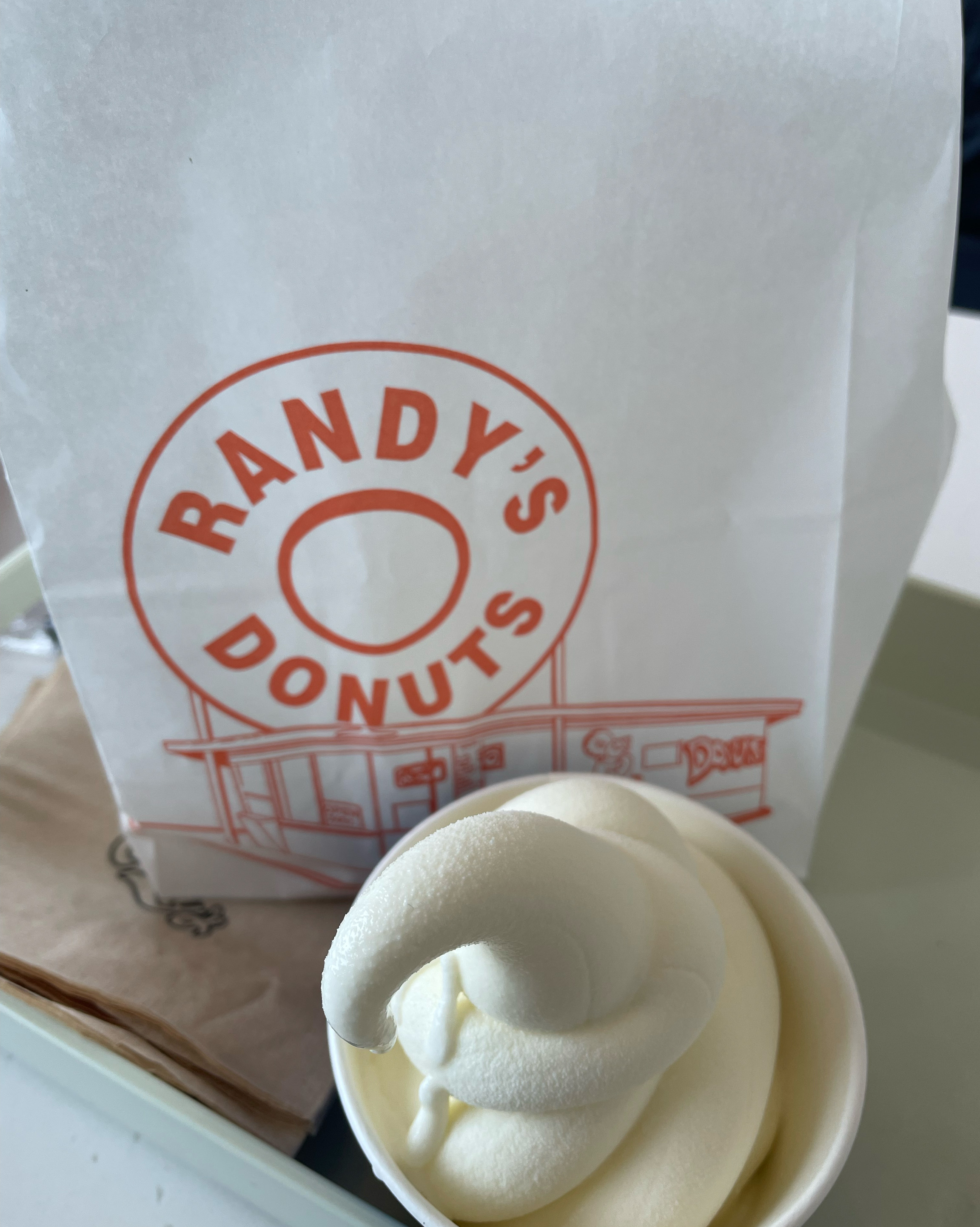 도너츠 맛있어용 - 제주 맛집 랜디스도넛 애월점