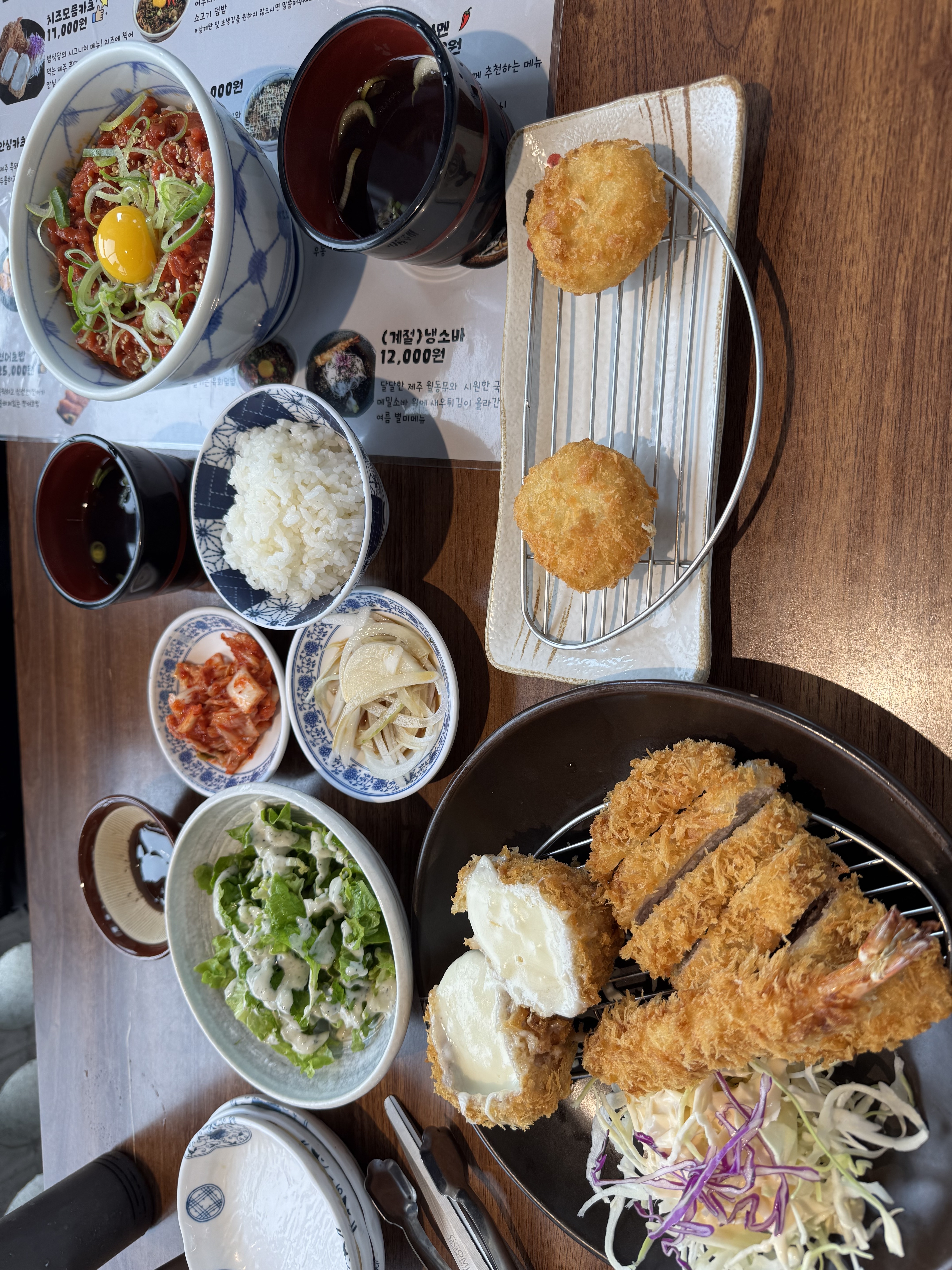 음식이 정갈하고 맛있게먹었습니당 전자레인지도 따로 있어유☺️ - 제주 맛집 범식당 제주성산점