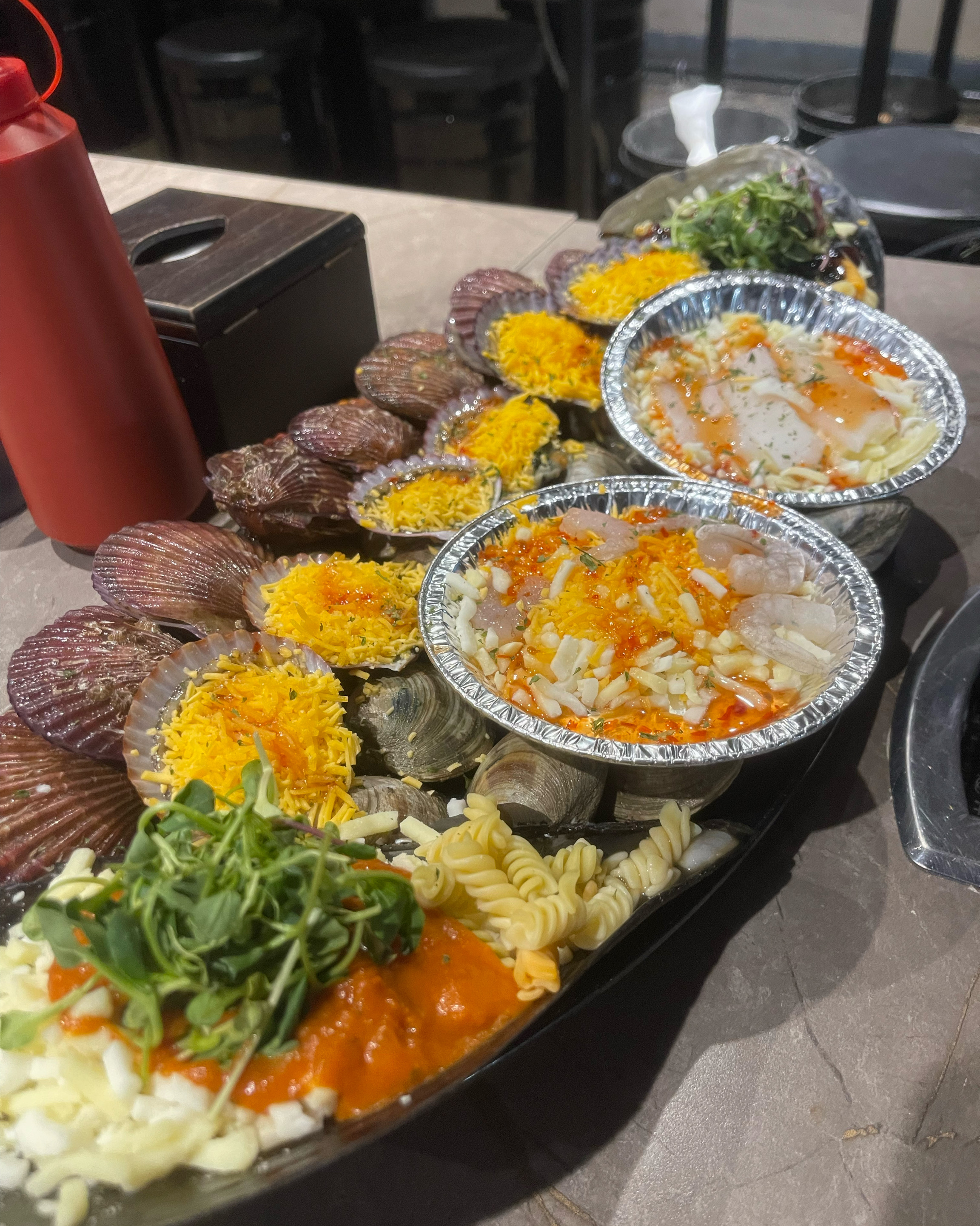 무한리필에 사이드도 많이 나오고 직원분도 친절하셔서 너무 좋아요. - 인천 맛집 청춘조개 월미도직영점