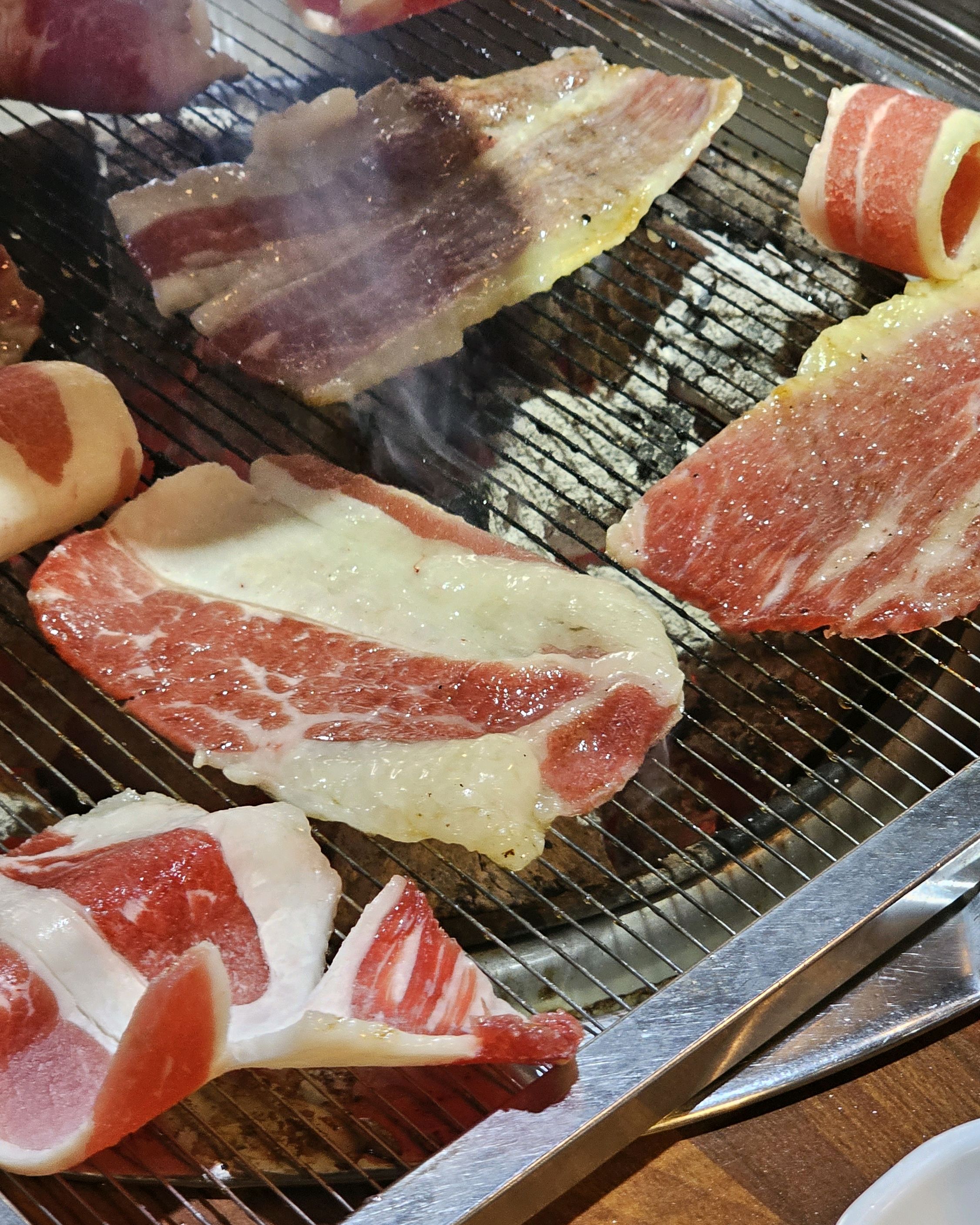 고기가 살살 녹고 신선하고 너무 맛있어요!! - 대구 맛집 첫눈에 반했소