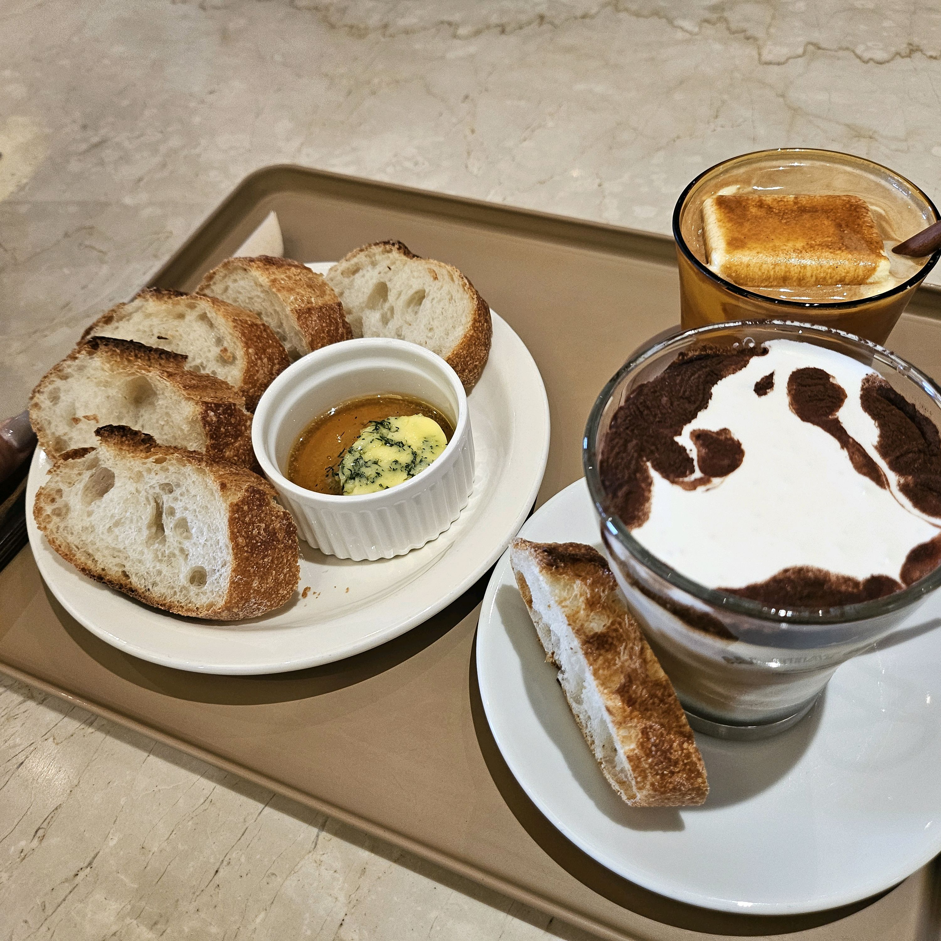 분위기 너무좋고 직원분들도 너무 친절해서 좋아요 - 제주 맛집 올댓커피 제주
