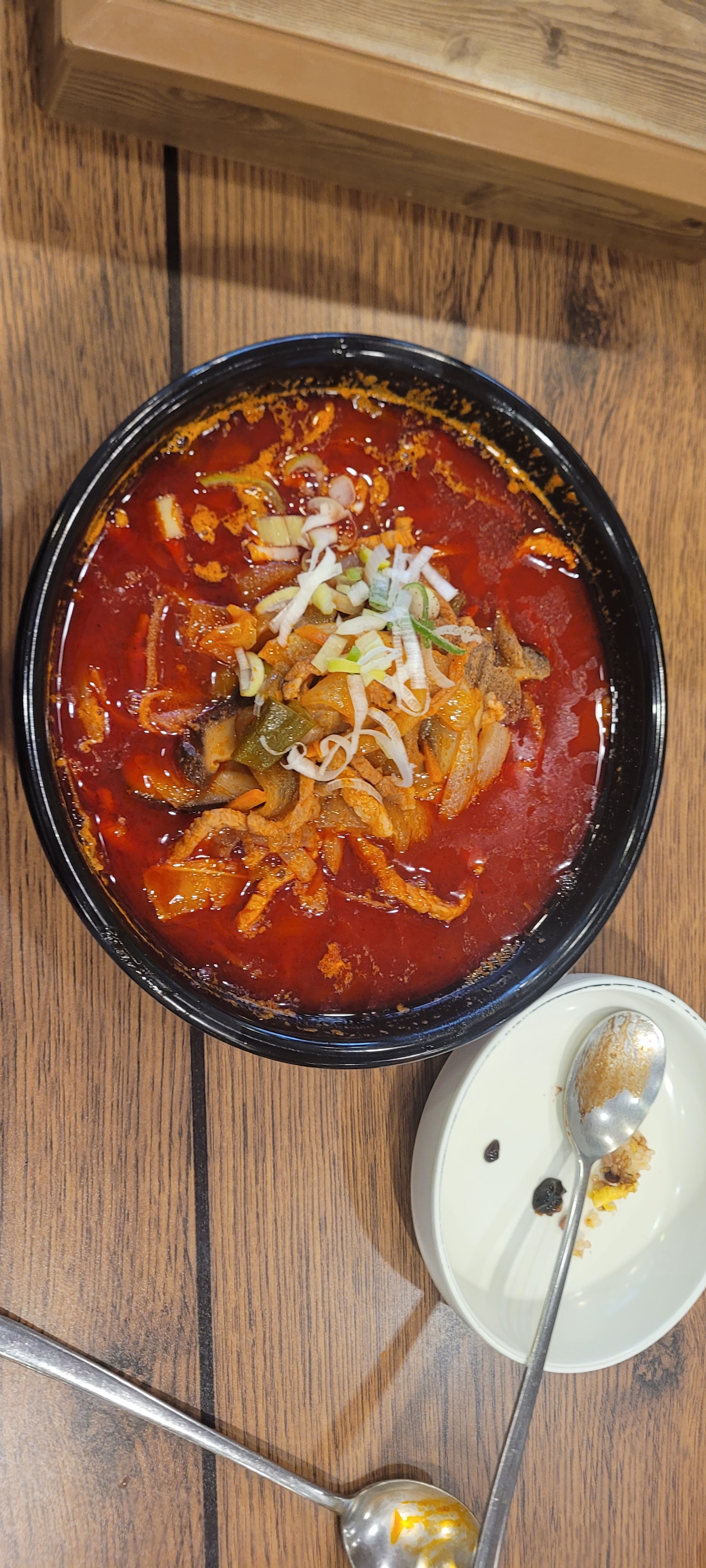주류가 올 2000원으로 부담이 없어 시원한 맥주 한잔으로 목을 축였습니다, 짬뽕, 볶음밥