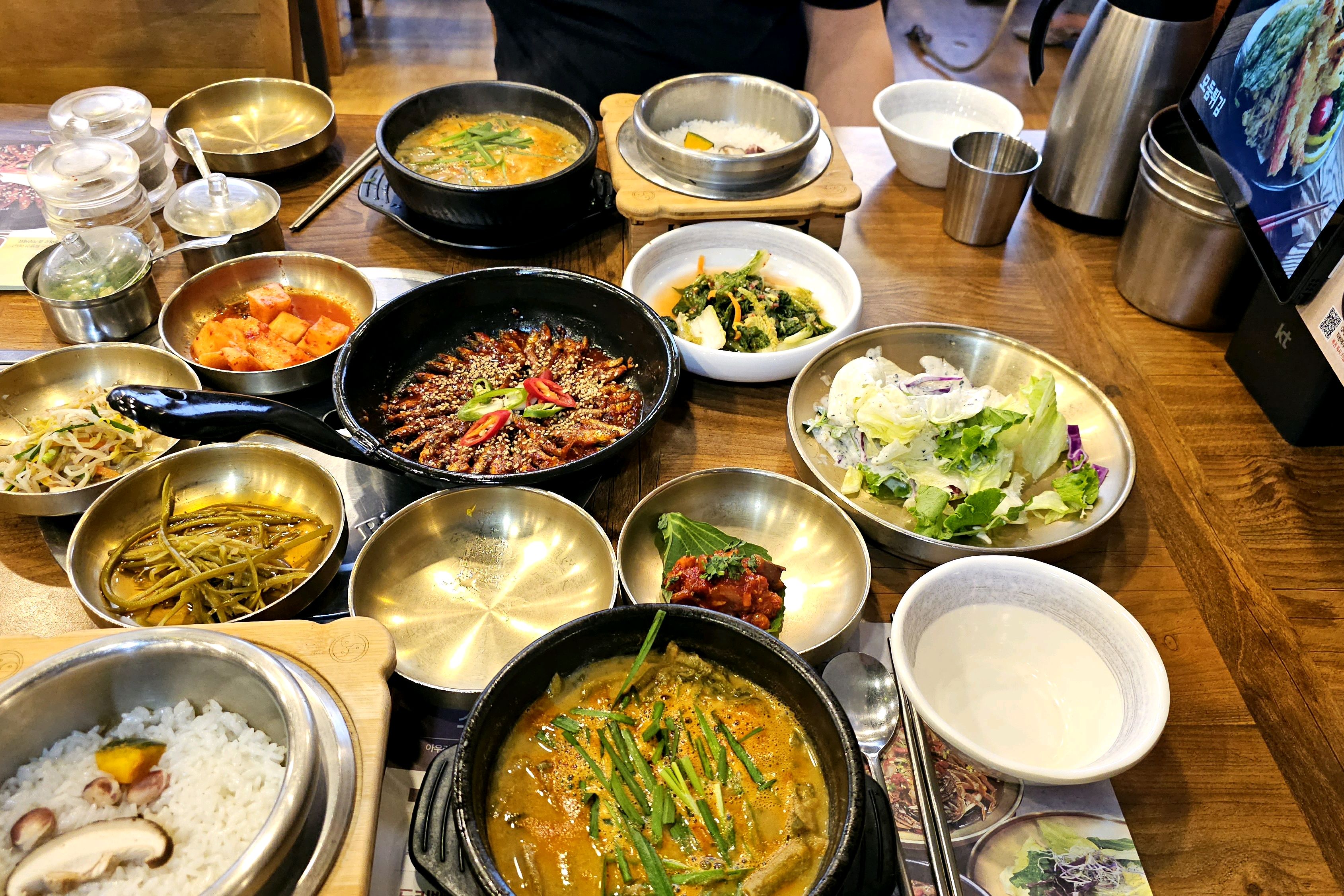 도리뱅뱅 추어탕 정식 주문해서 먹어봤는데 추어탕 진하고 걸축하니 잡내 없이 맛있어요. - 인천 맛집 아우라지 삼산점