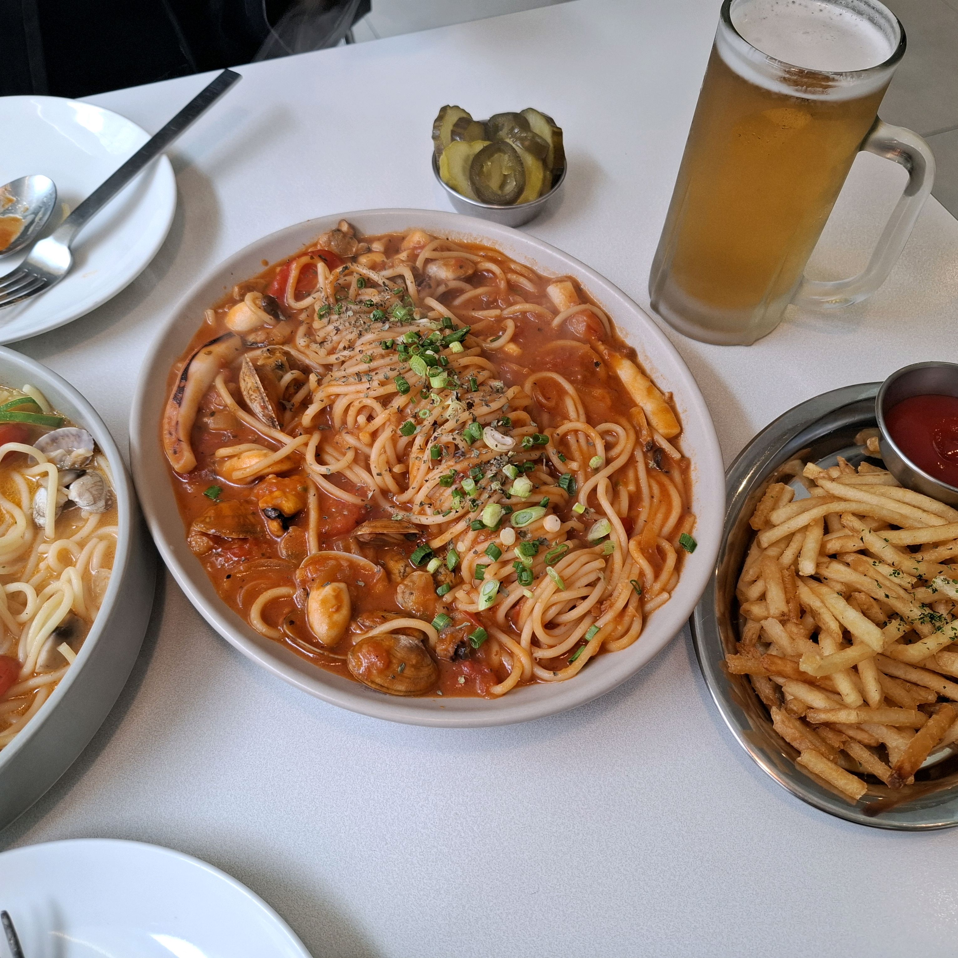 직원 분들이 엄청 친절하시고, 매장도 쾌적하고 무엇보다 음식이 정말 맛있어요!! 다음에 또