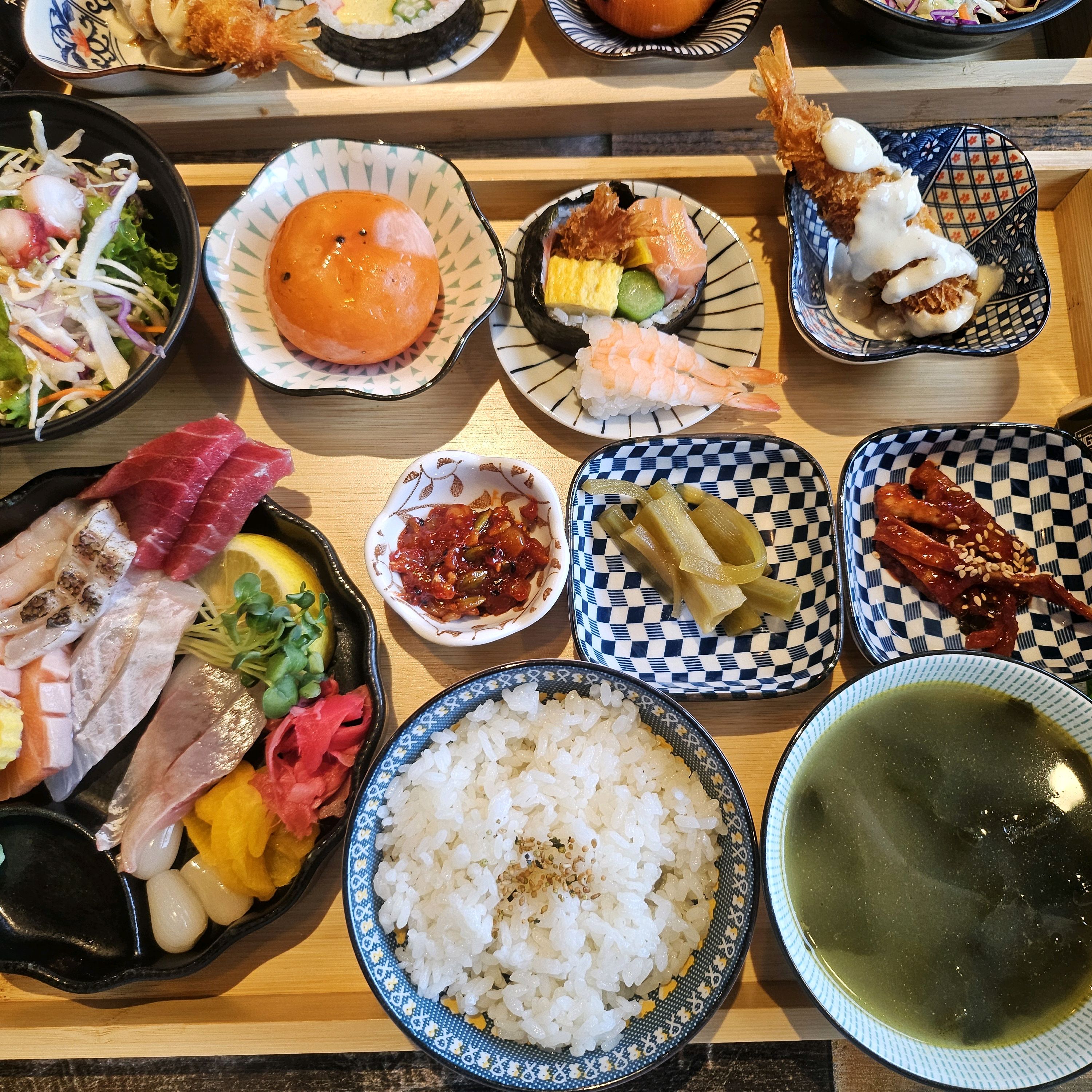 점심특선먹었는데 구성이 다양하고 가성비가 좋은것같아요~~식전 스프도 나와요~~~!! - 부산명지 키친어썸 명지본점