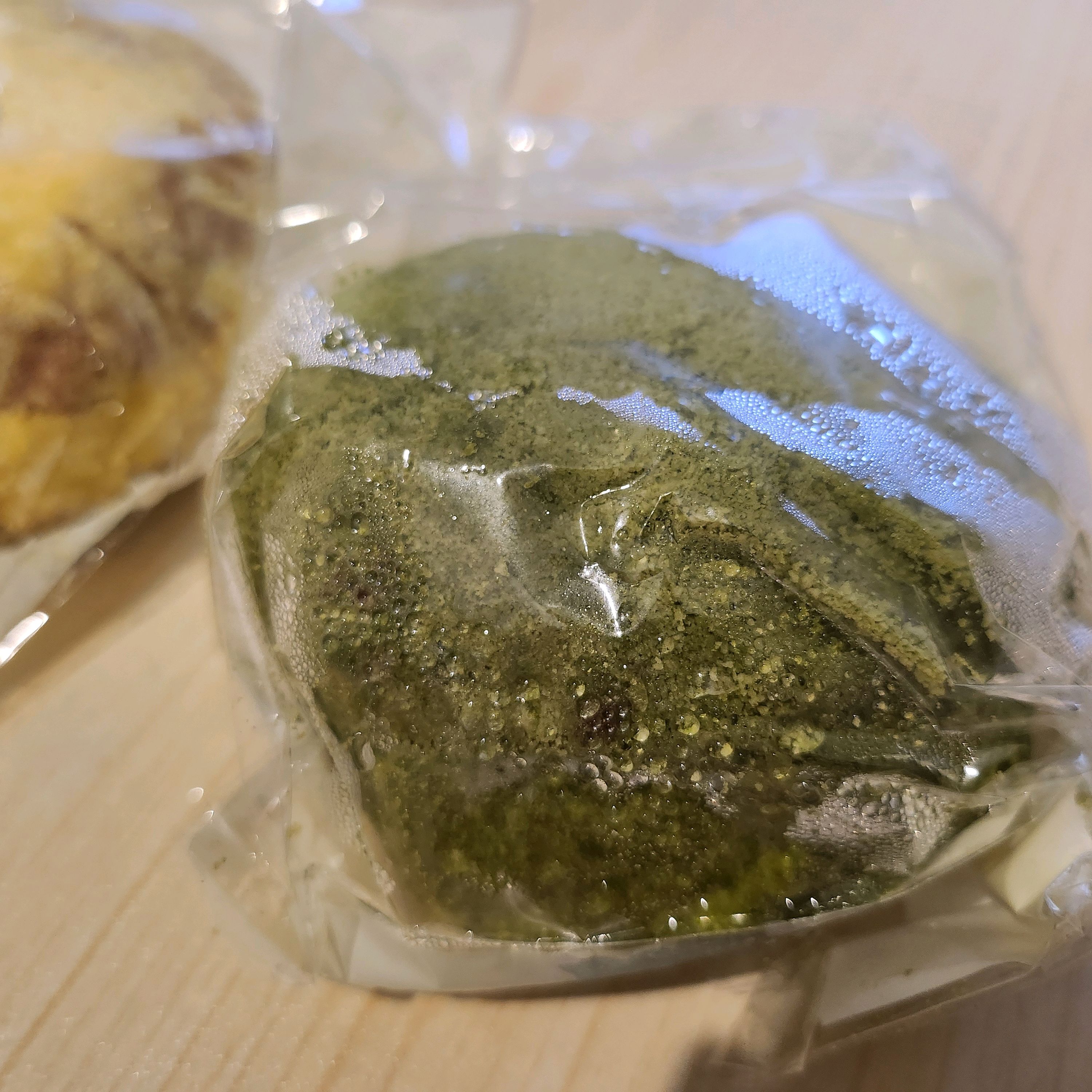 빵도 맛있고 크림도 맛있고 전 메뉴는 다 먹어보고싶은 맛입니다 - 제주 맛집 아베베 베이커리