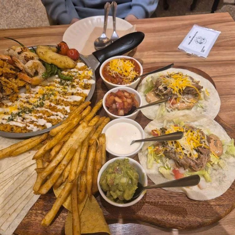 오랜만에 만난 군대 형아랑 왔는데 너무 맛있게 잘 먹고 갑니다!! 양이 생각보다 적당해서 