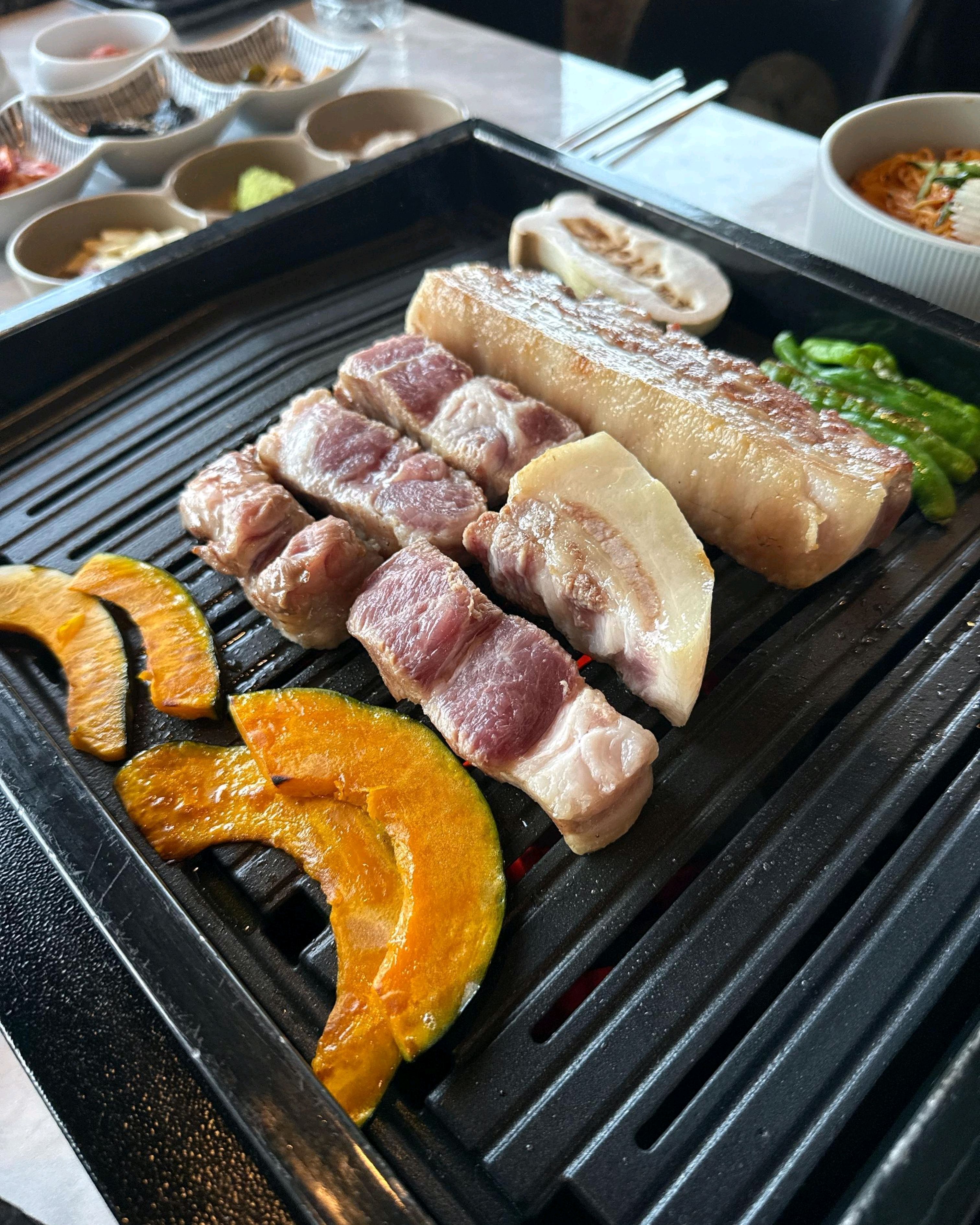 고기 한 점 먹자마자 '와~' 소리 나왔어요 😂 잡내 하나 없고 육즙 팡팡! 꼭 재방문할게