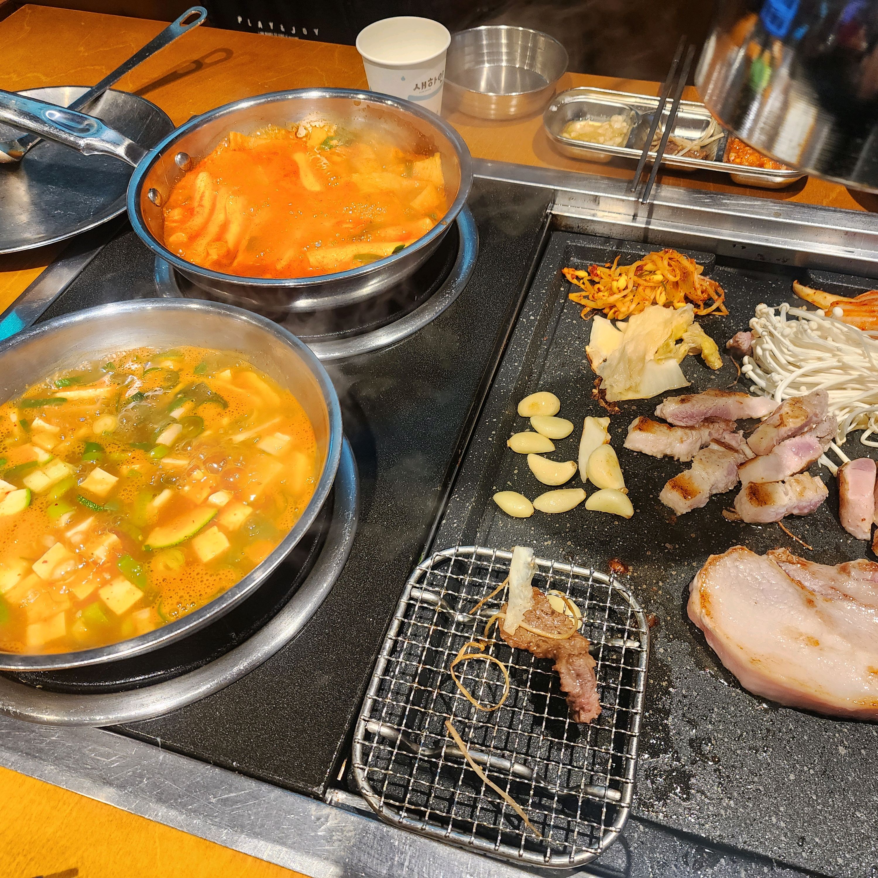 대구 놀러왔다가 들렸어요! 고기도 맛있고, 여러가지 음식을 무한으로 먹을 수 있어서 마음에