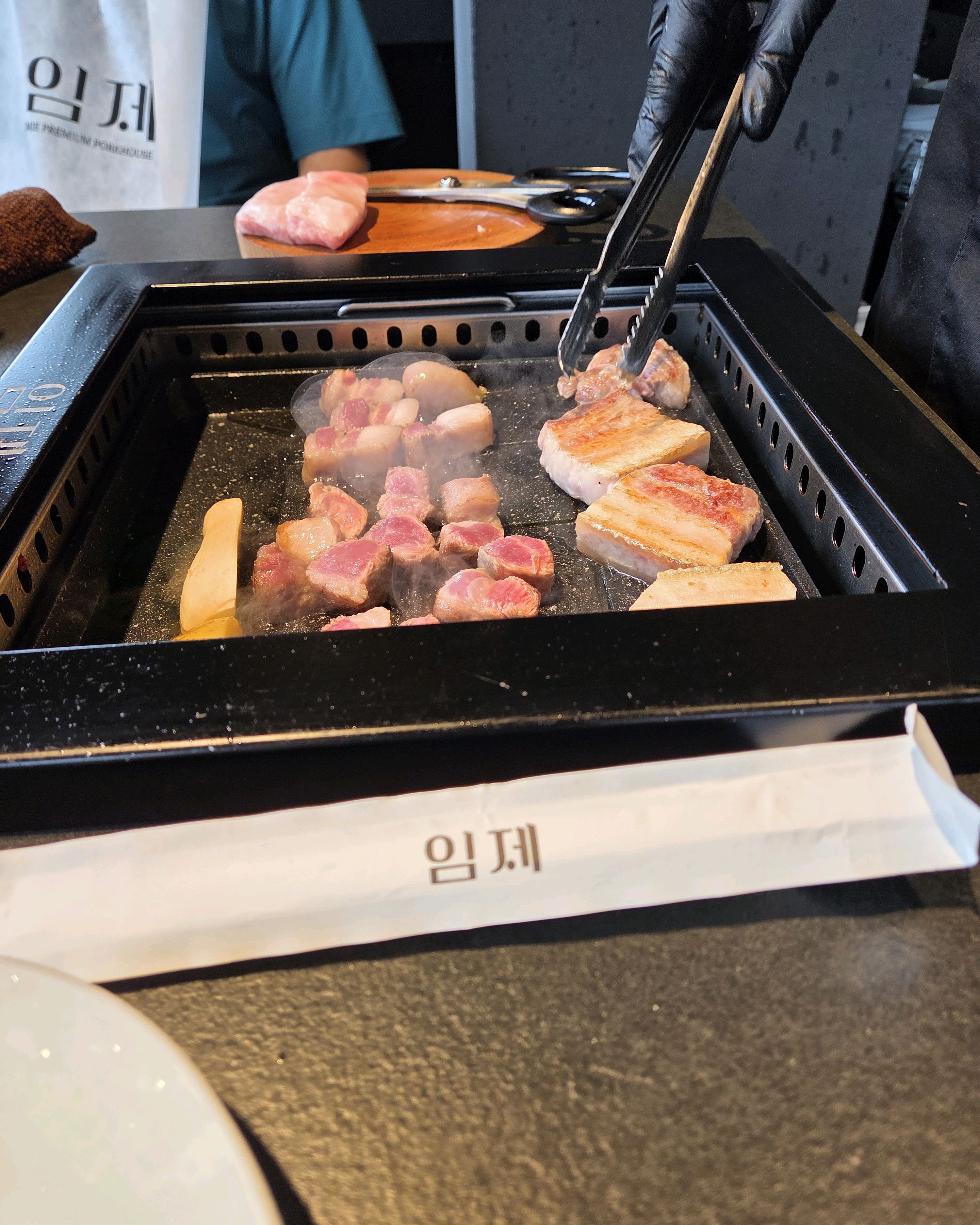 영일남 이벤트에 참여하게 되어 방문하였습니다. 항공편 지연으로 다소 늦을 것 같다고 말씀드