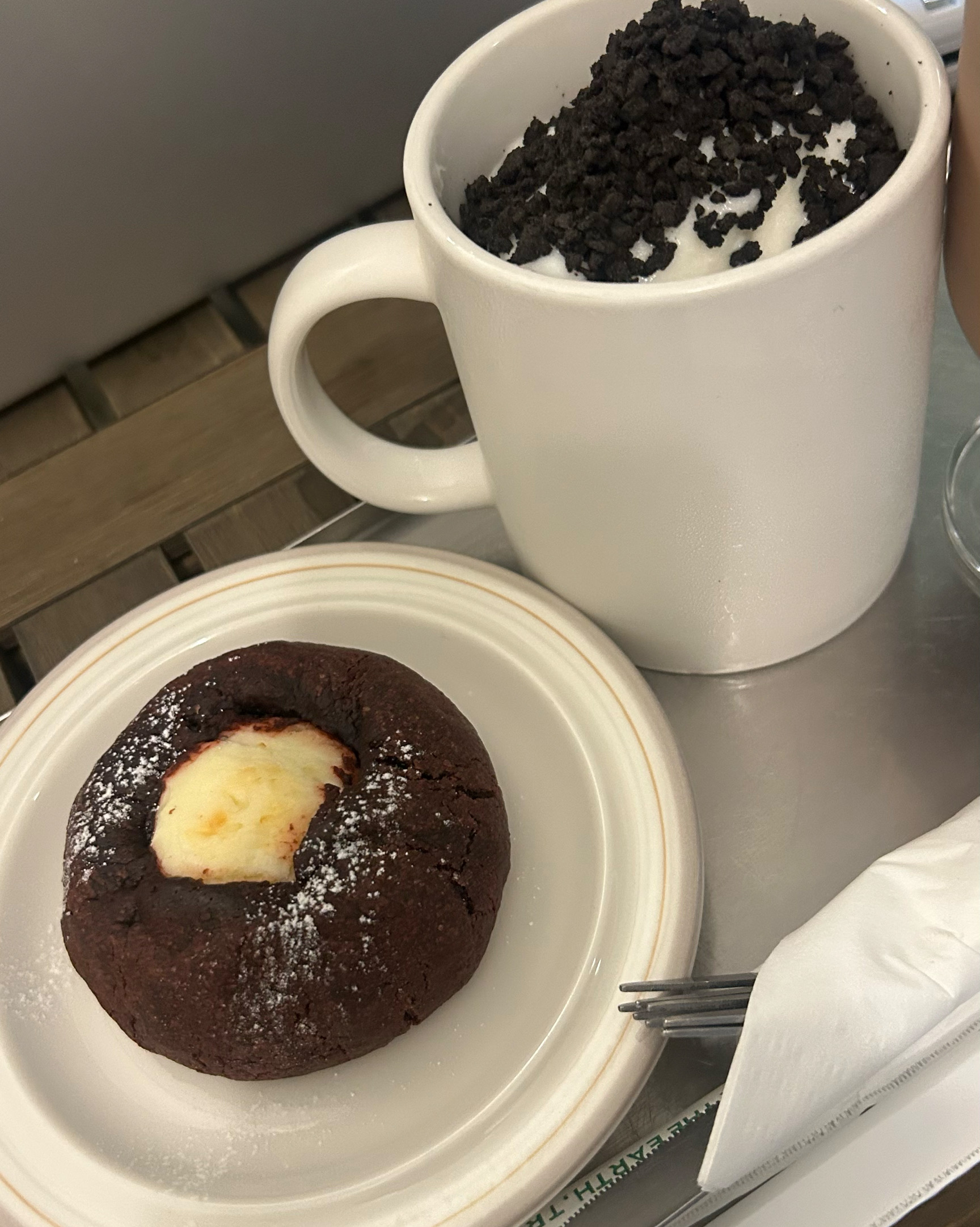 궁동 최애카페!! 피치리카노만 먹다가 밀크쉐이크도 먹어봤는데 진짜 맛있어용 쿠키도 죤맛!!