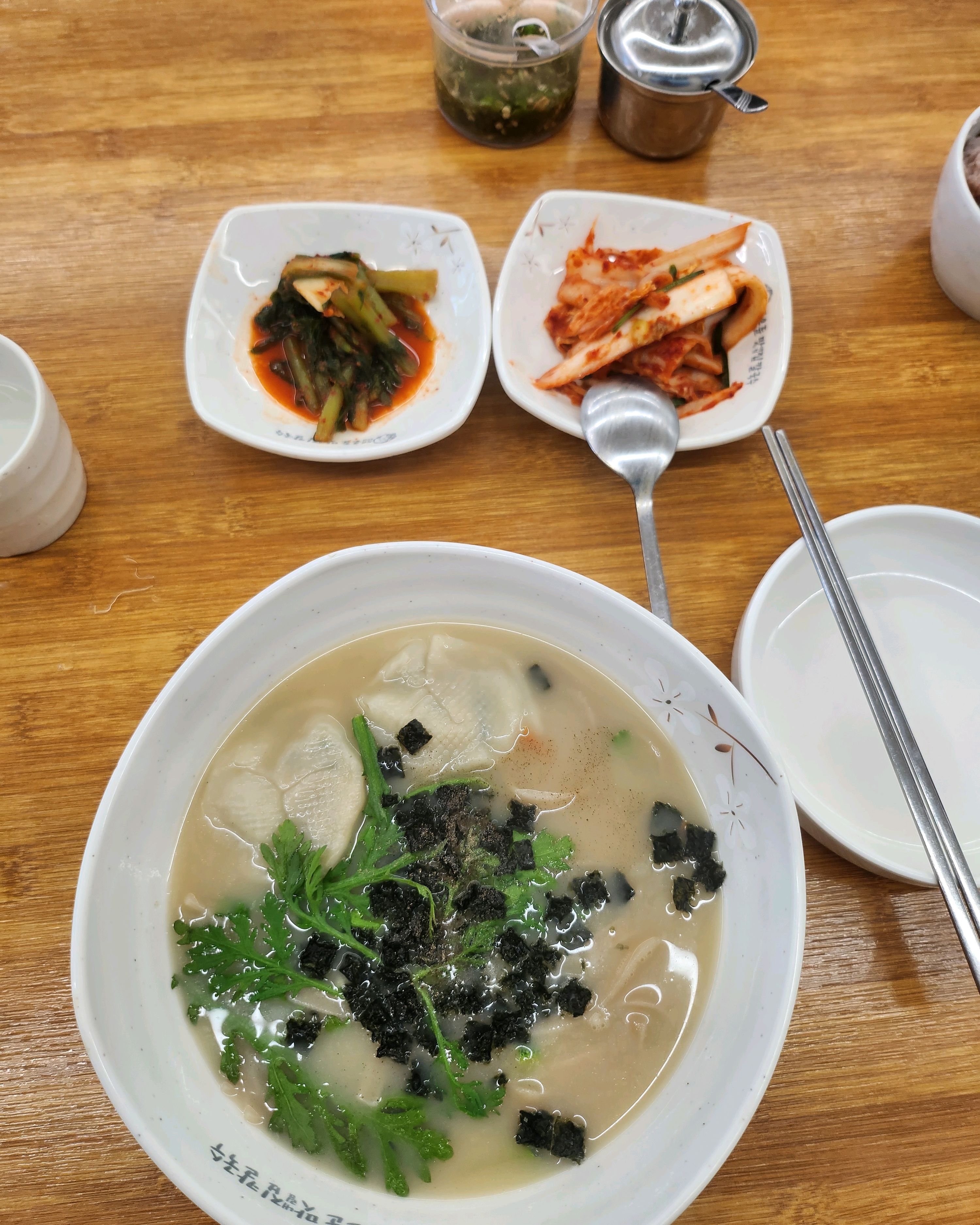 인천시청에 볼일있어서 왔다가 시청앞 칼국수집 찾다가 왔는데 가게도 청결하고 음식도 맛있네요