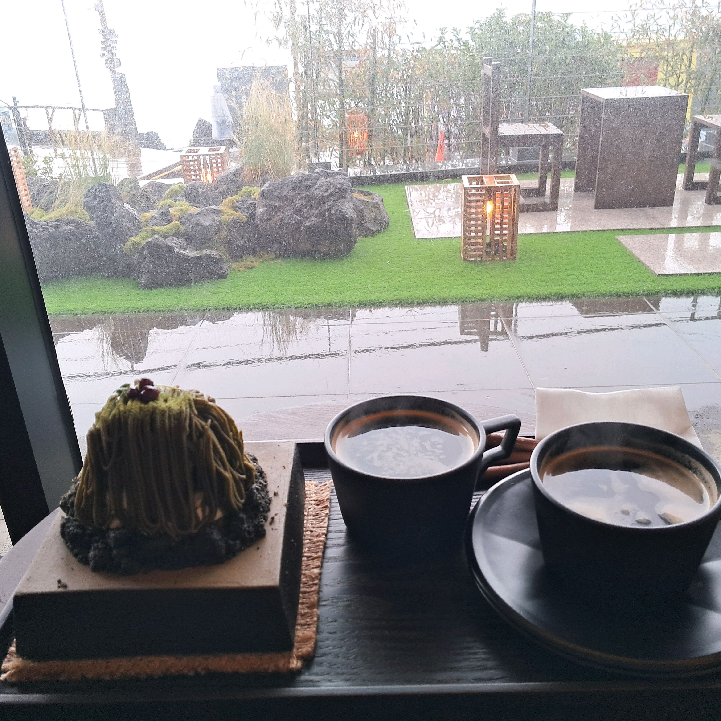 카페 청수당은 애월 투섬에 새로 청수당으로 리모델링해서 오픈한 곳이네요. 바닷가앞이라 뷰도