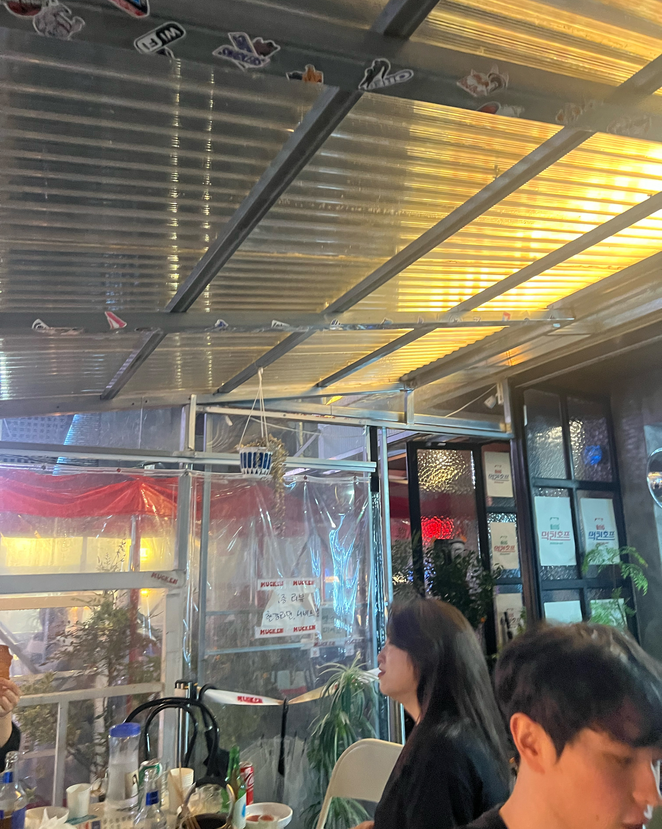 분위기가 너무 좋고 모임하기 너무 좋네요. 서비스도 많이 주시고 추천합니다 - 대전 맛집 먹킨호프