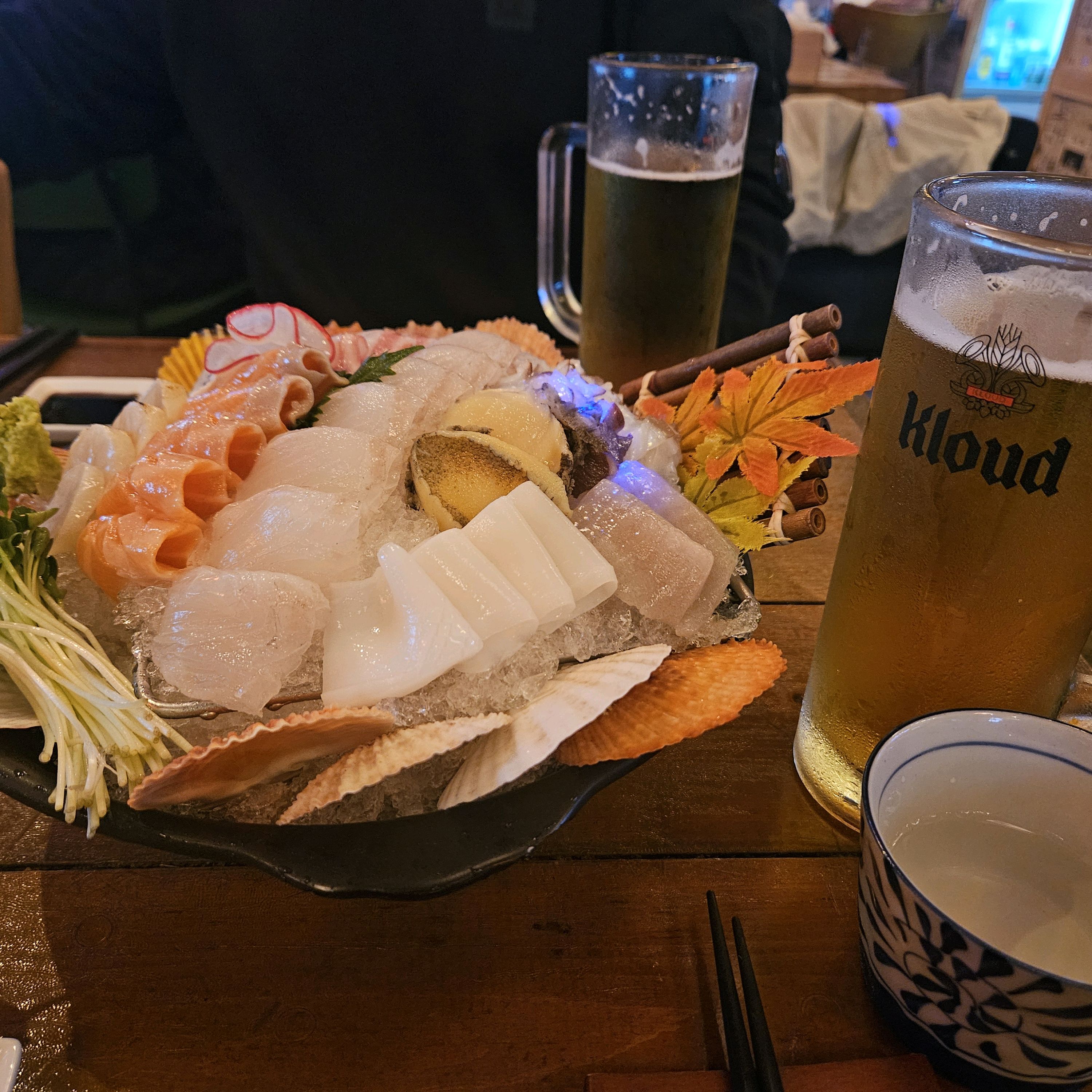 리뷰보고 처음 방문하는데 아이와 같이 오기에도 좋고 아이가 먹을만한것이 많네요! 모듬회 싱