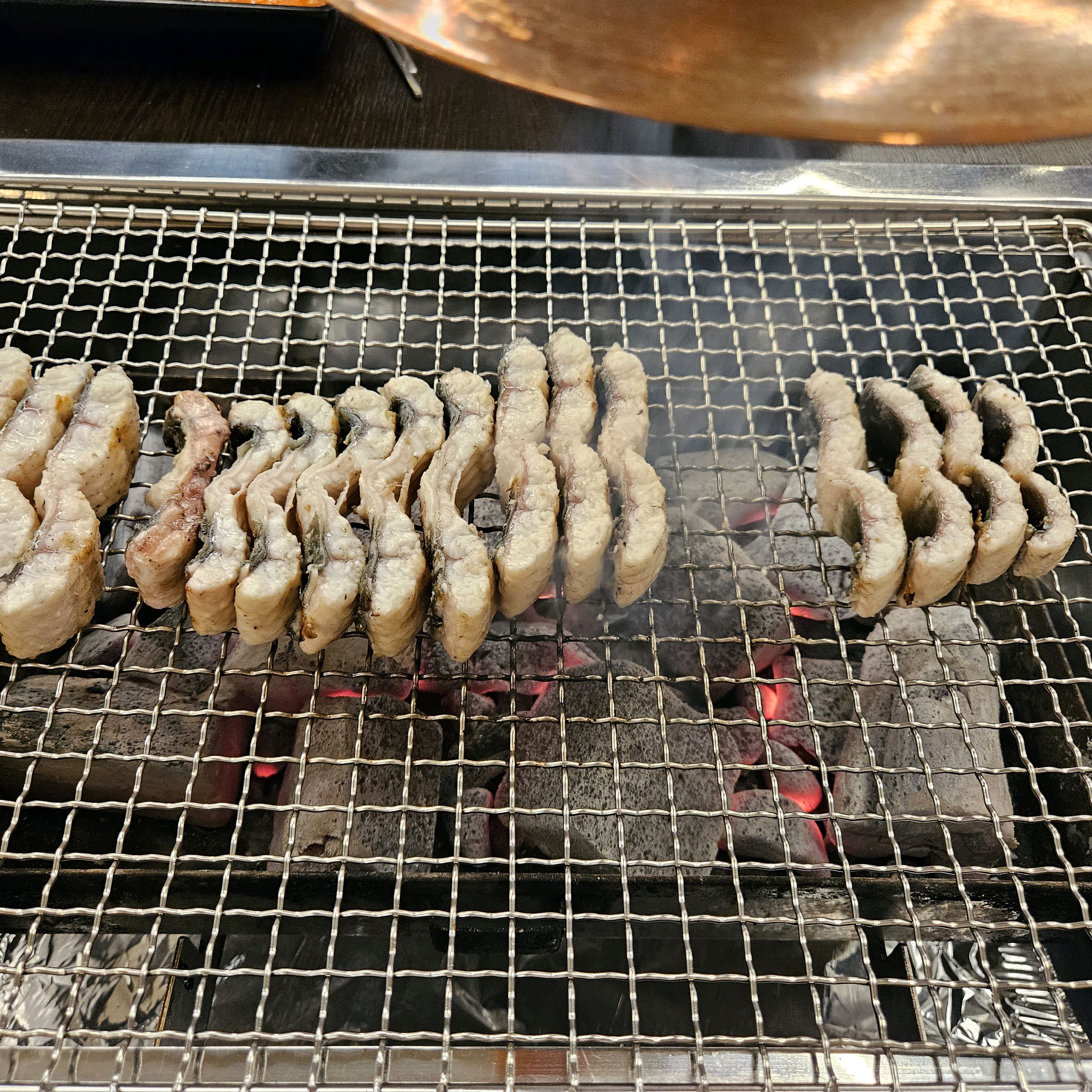 동네에 이런맛집이 있었네요. 장어 좋아하는데 크고 살도 두툼하고 반찬도 맛있고 앞으로 단골