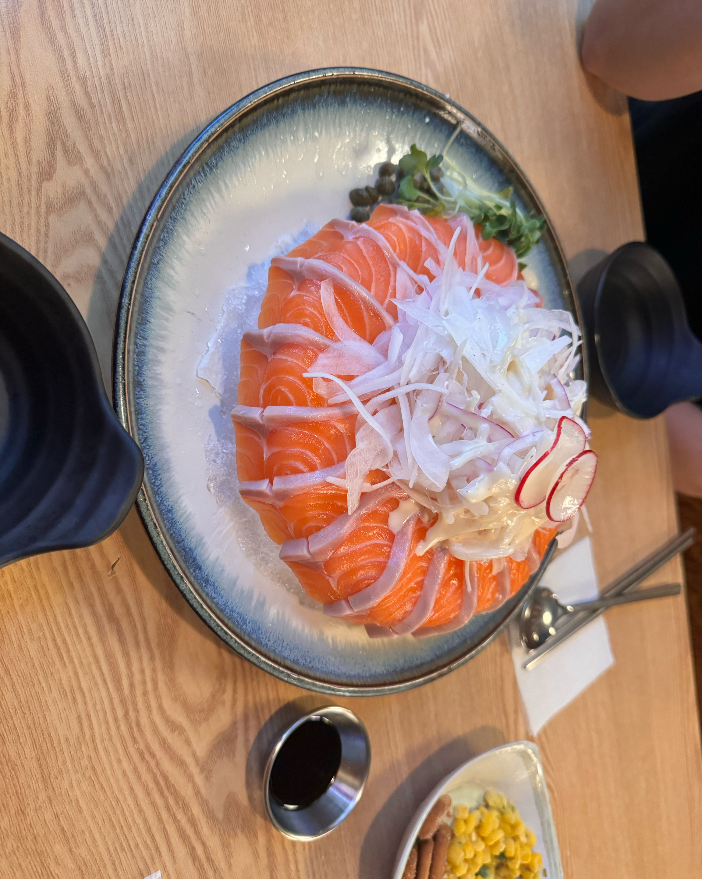 비 오는 날 방문했는데 창가 자리 운치 있고 좋았어요 - 종로 맛집 술패도니