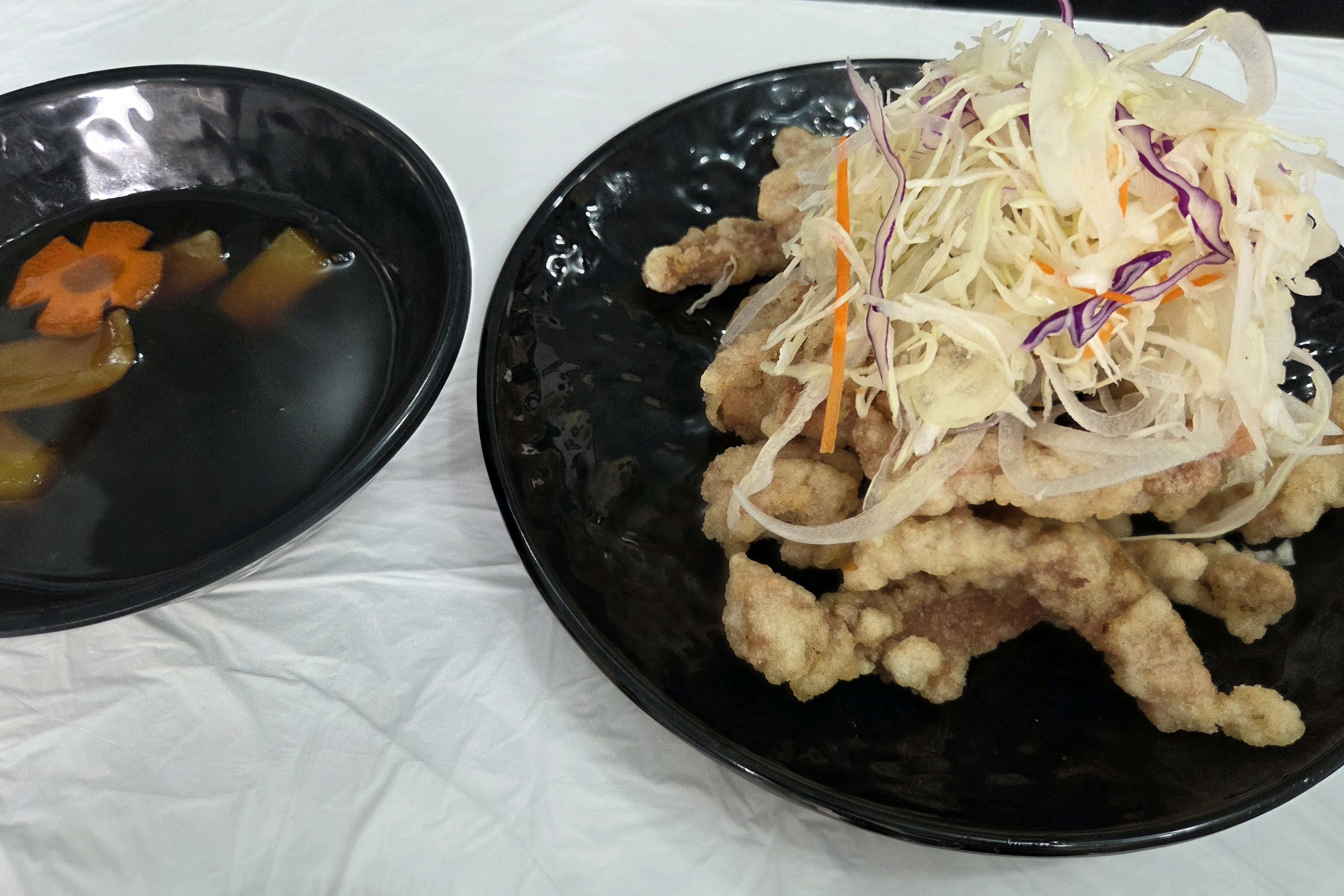 친절하시고 응식 빨리나와요.푸짐한 해산물듬뿍 신라면강도 제입맛에 맞아요.탕수육 바삭 잡내