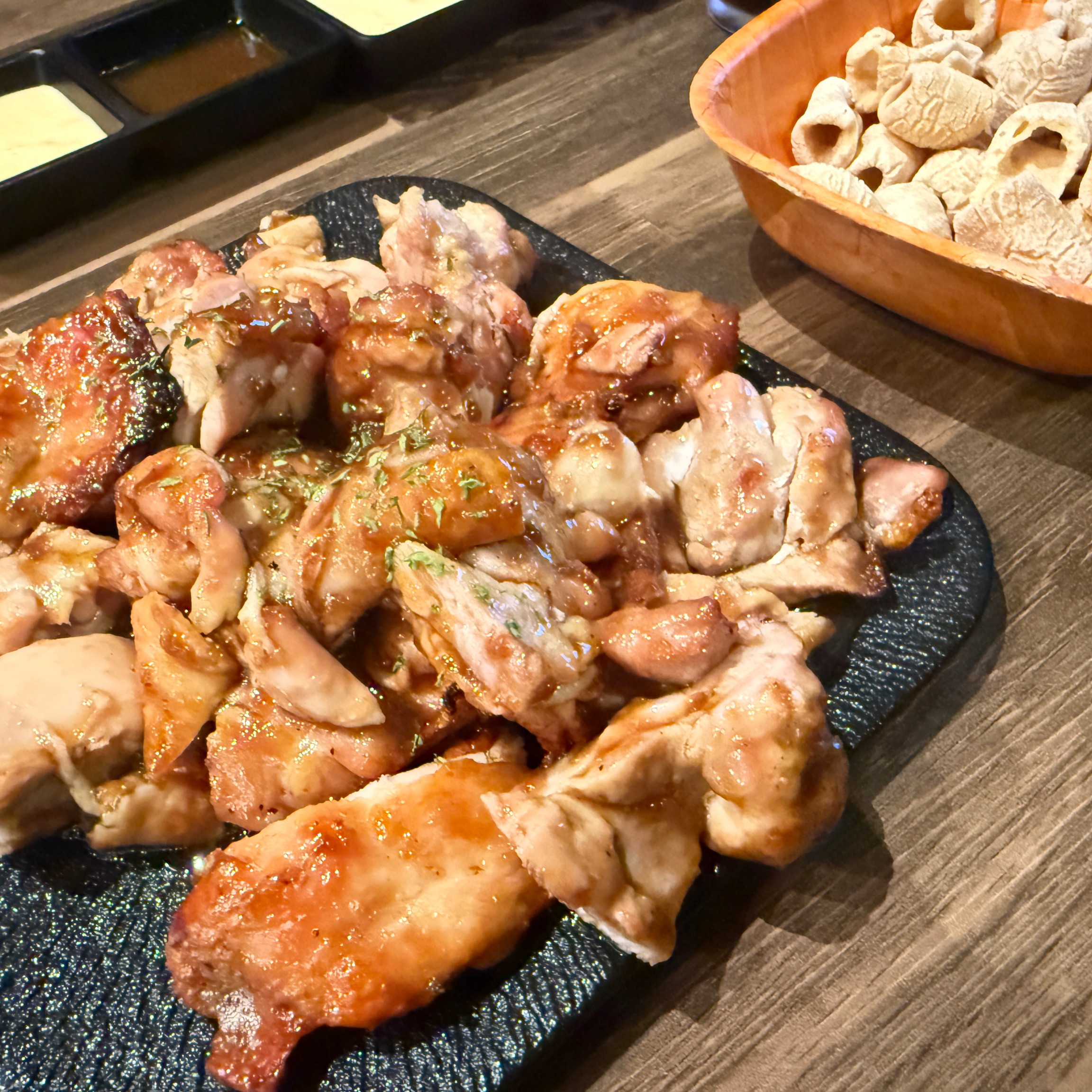 양도 많고 치킨도 맛있고 직원분들도 친절해서 맛있게 먹고 갈 수 있었습니다~~~ 다음에도