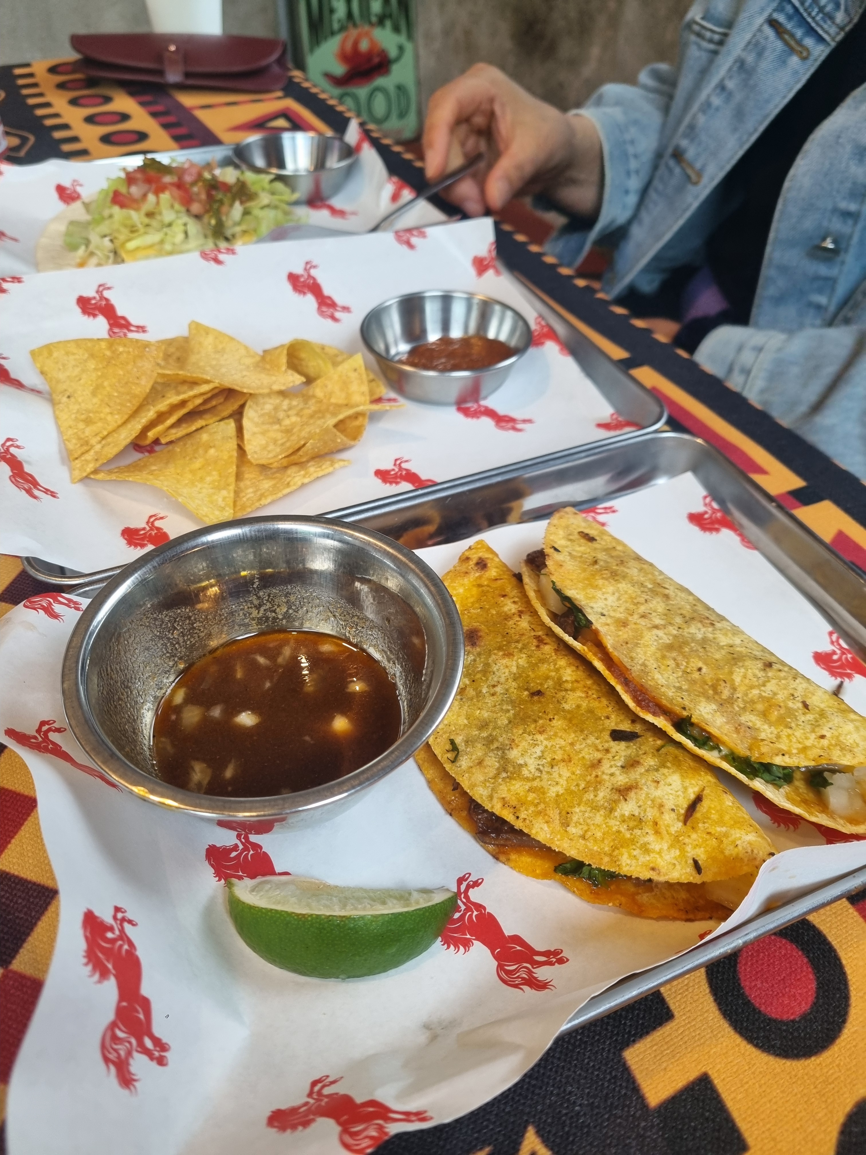 아..감동적인 맛입니다.. 고기 육즙도 좋고 소스와의 조화도 좋고 다 맛있어요. 새우도 바