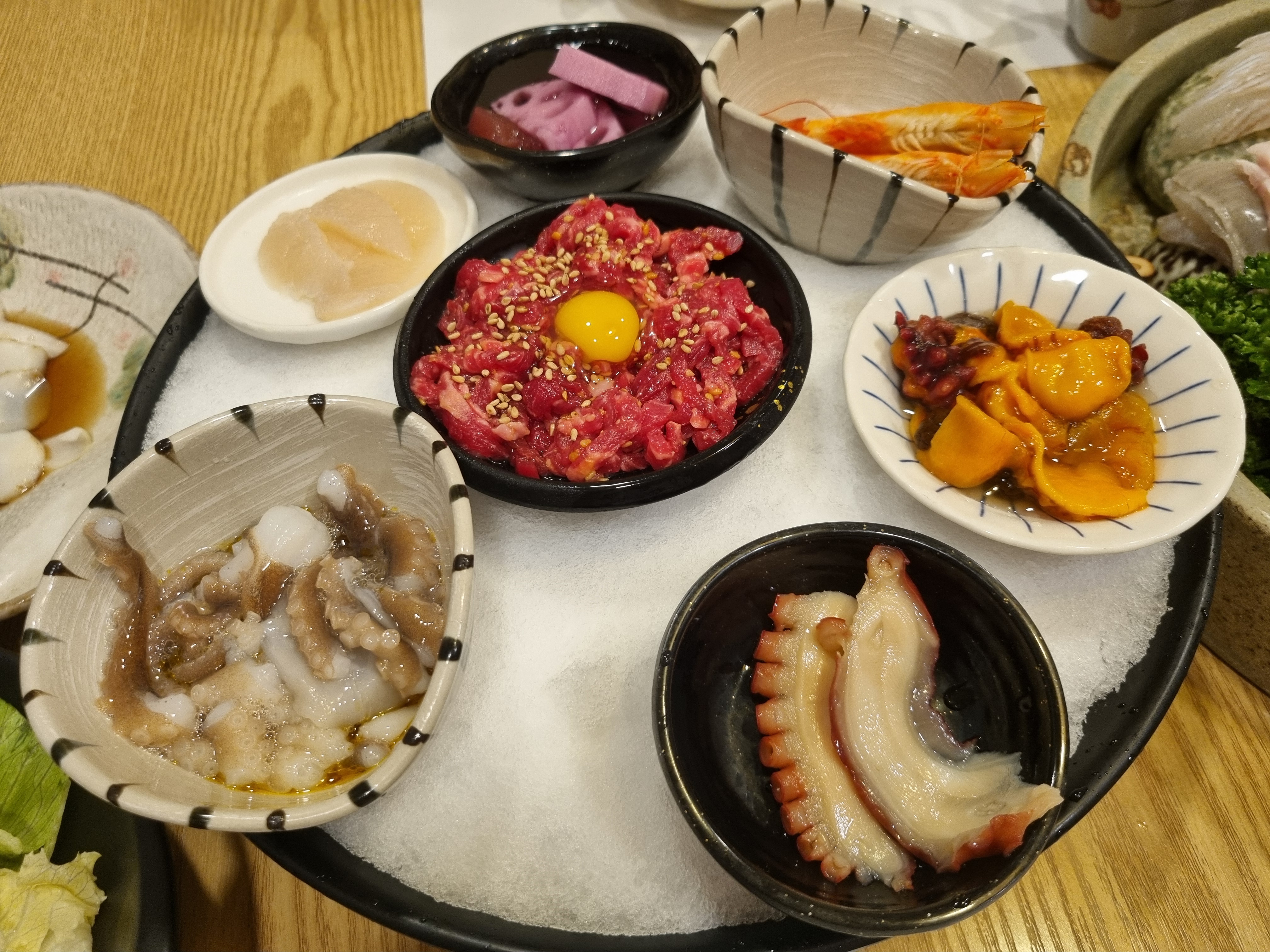 룸구조라서 분위기 집중할수있고, 코스 구성이 알차네요.회리필되는 부평횟집이라서 방문했는데