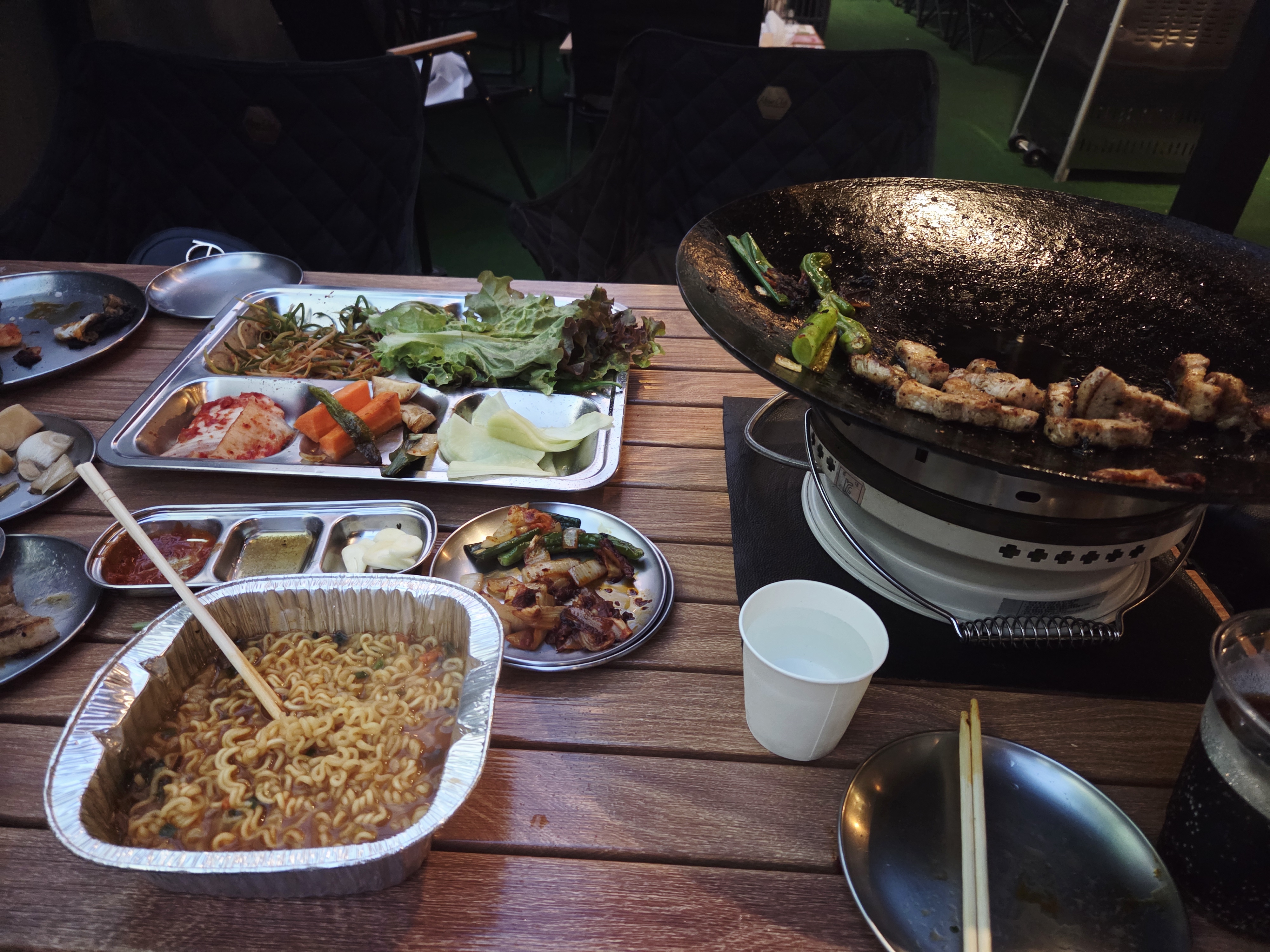 강아지 데리고 오기 정말 좋은 곳이에요!! 애기 간식도 챙겨주시고 배변패드와 쿠션까지 섬