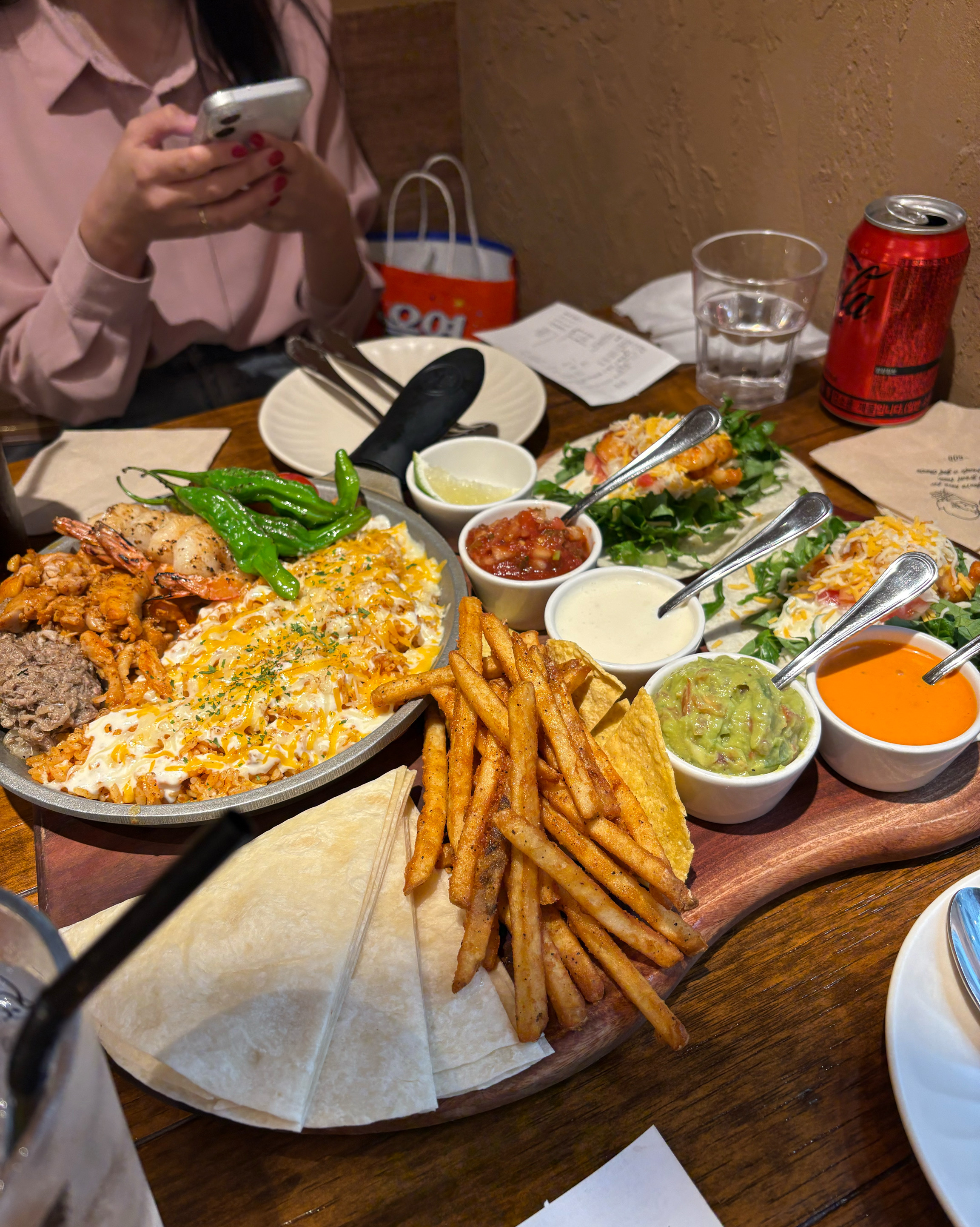 회사 근처에 이렇게 맛있고 가성비 좋은 멕시칸 음식 정말 최고예요! 서버 분들도 핵 친절하
