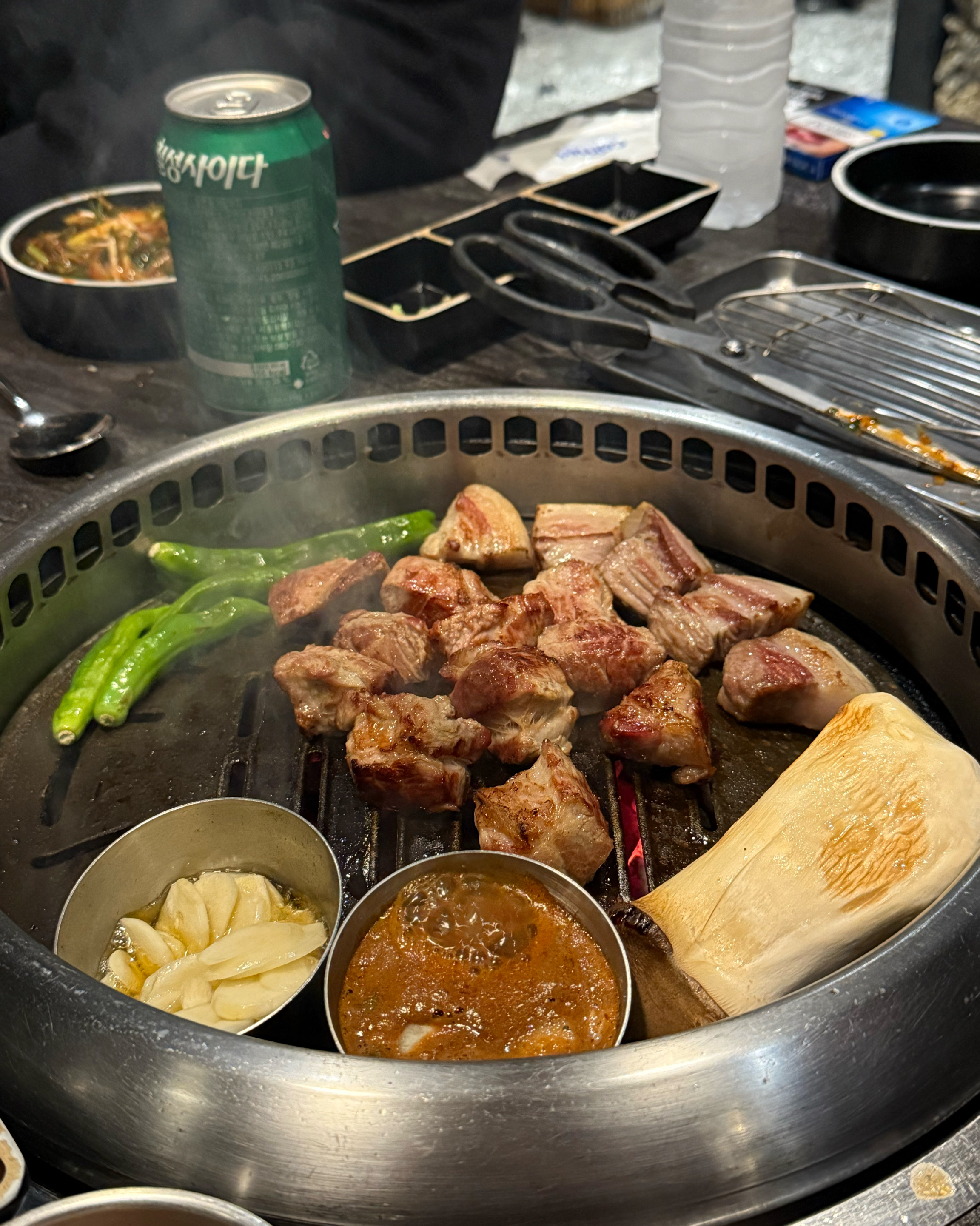 엄청 친절하시구 서비스도 짱이에요 맛있어용 ㅠㅎㅎㅎ - 제주 맛집 돌담흑돼지 중문점