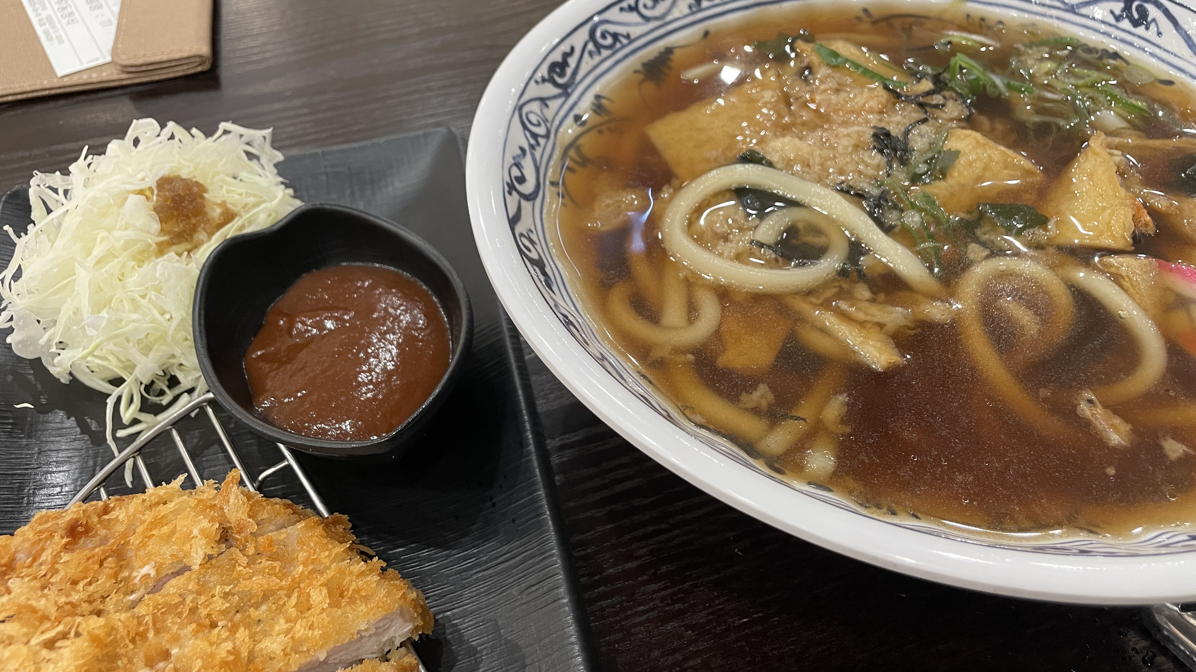 육수가 건새우도 있어서 그런지 맛이 깊어요 - 구파발 맛집 삼동소바 롯데몰 은평점