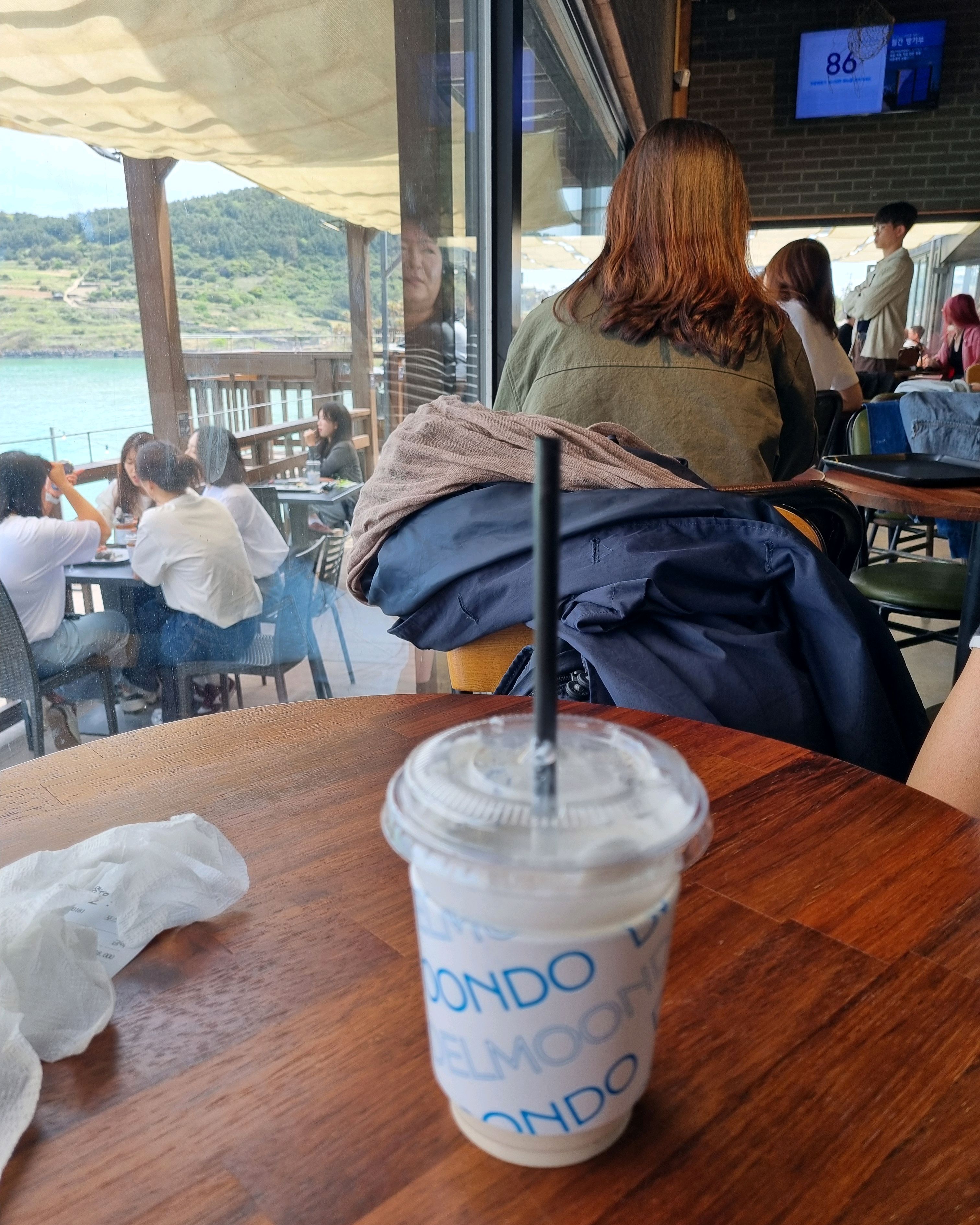 음료보다는 빵이 맛나고 장소가 좋아서 산책하기 좋아요 - 제주 맛집 델문도