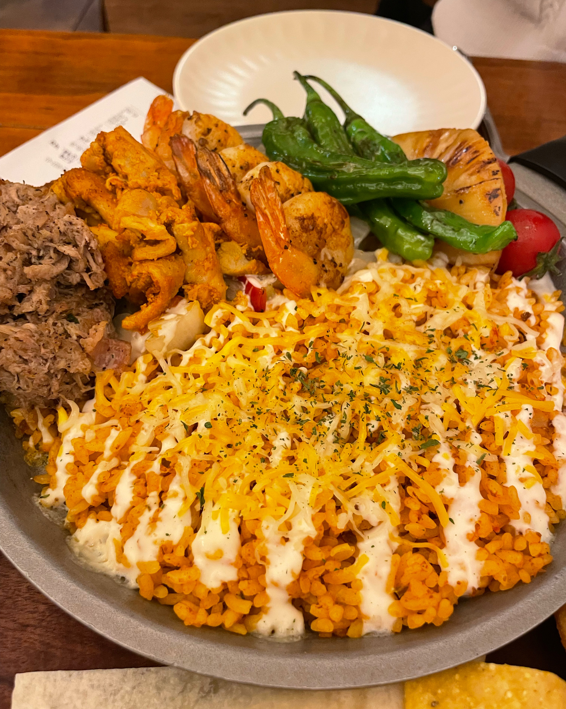 타코 자주 먹으러 다니는데 여긴 특히 더 맛있어요 소스, 과카몰리, 고기까지 다 싸서 먹으