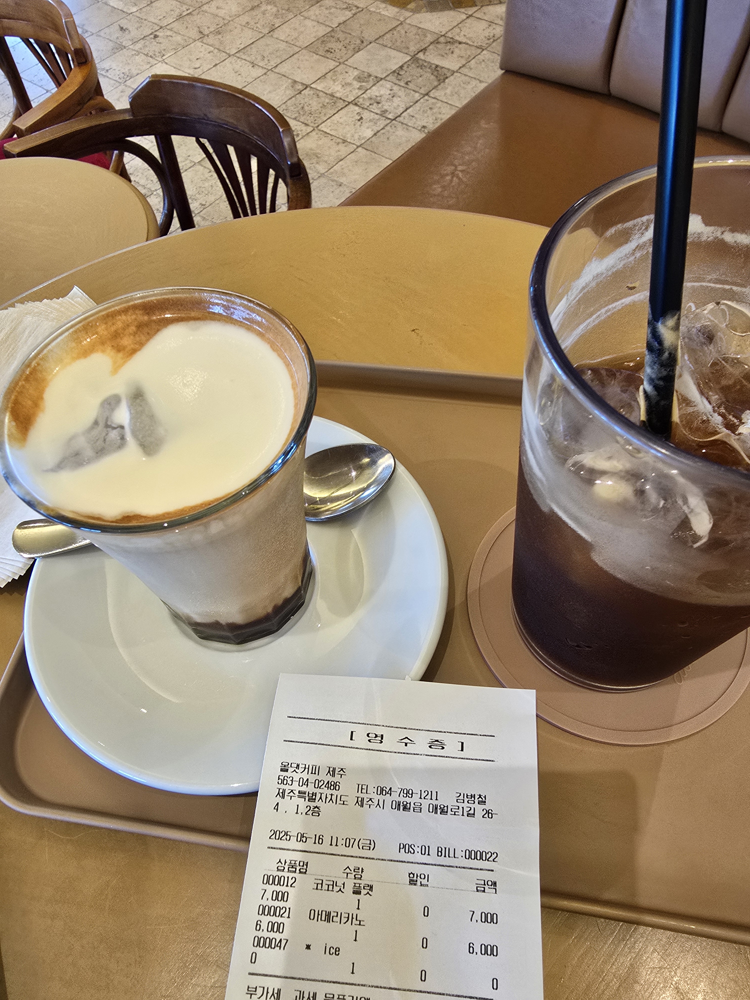 커피는 기본이고 인테리어 분위기 모두 넘조아요 - 제주 맛집 올댓커피 제주