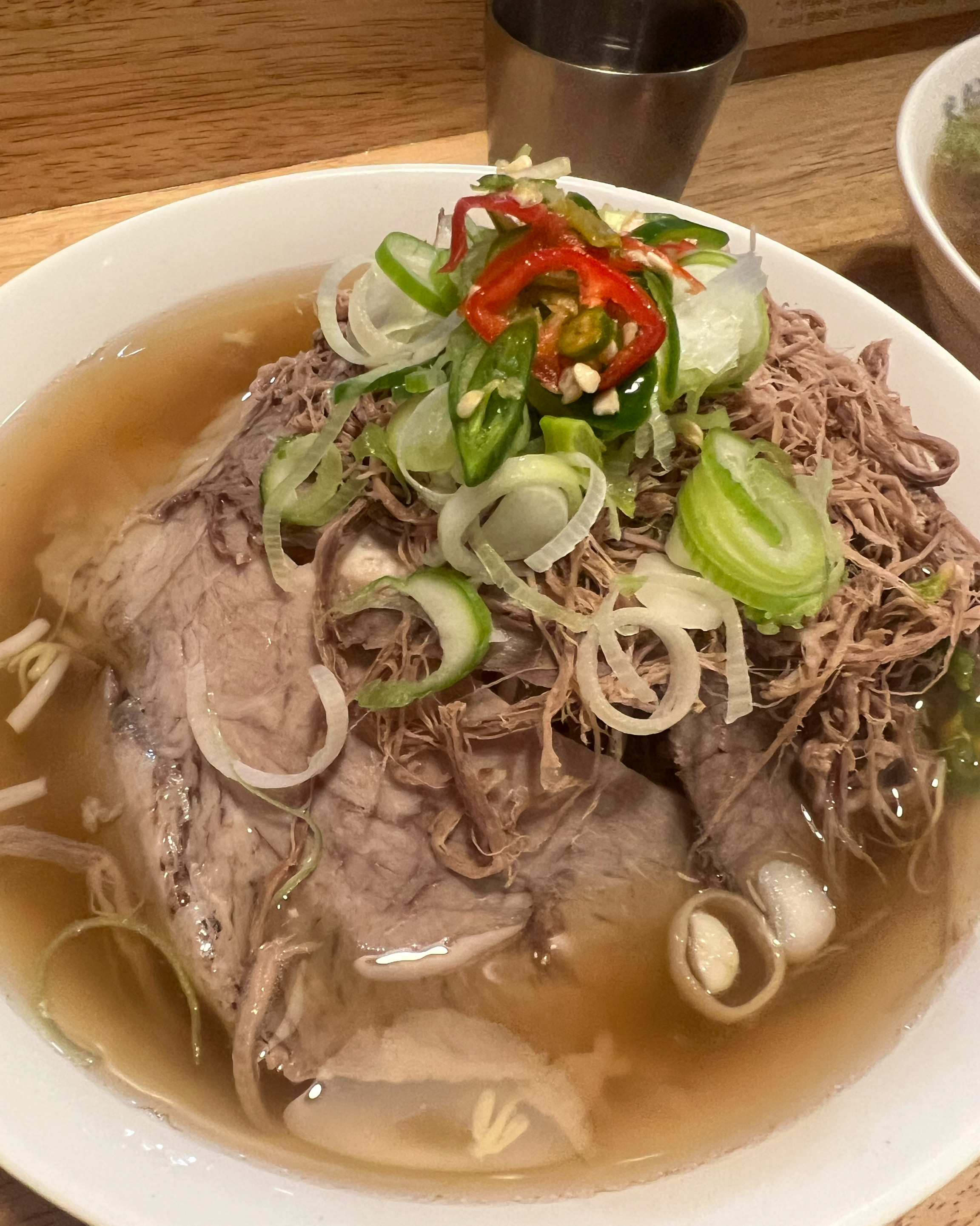 고기가 진짜 가득 올라가요 맛있게 먹는 방법이 써져있는데 덜어서 소스에 비벼먹으면 또