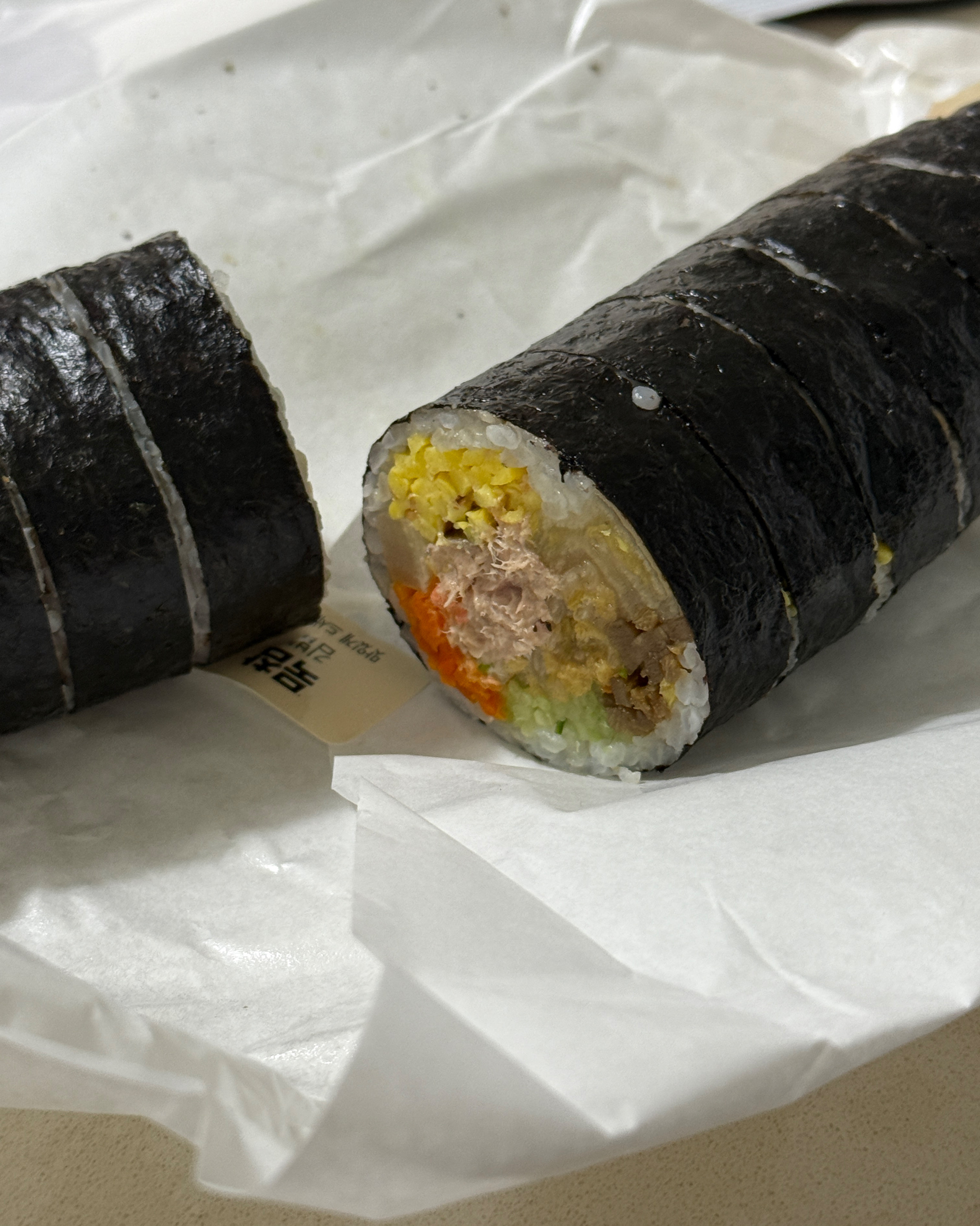 유일하게 길밥 가능케 하는 !!! 진짜 마딛는 묵참김밥.. 리뷰로 청양마요 해서 .. 찍어