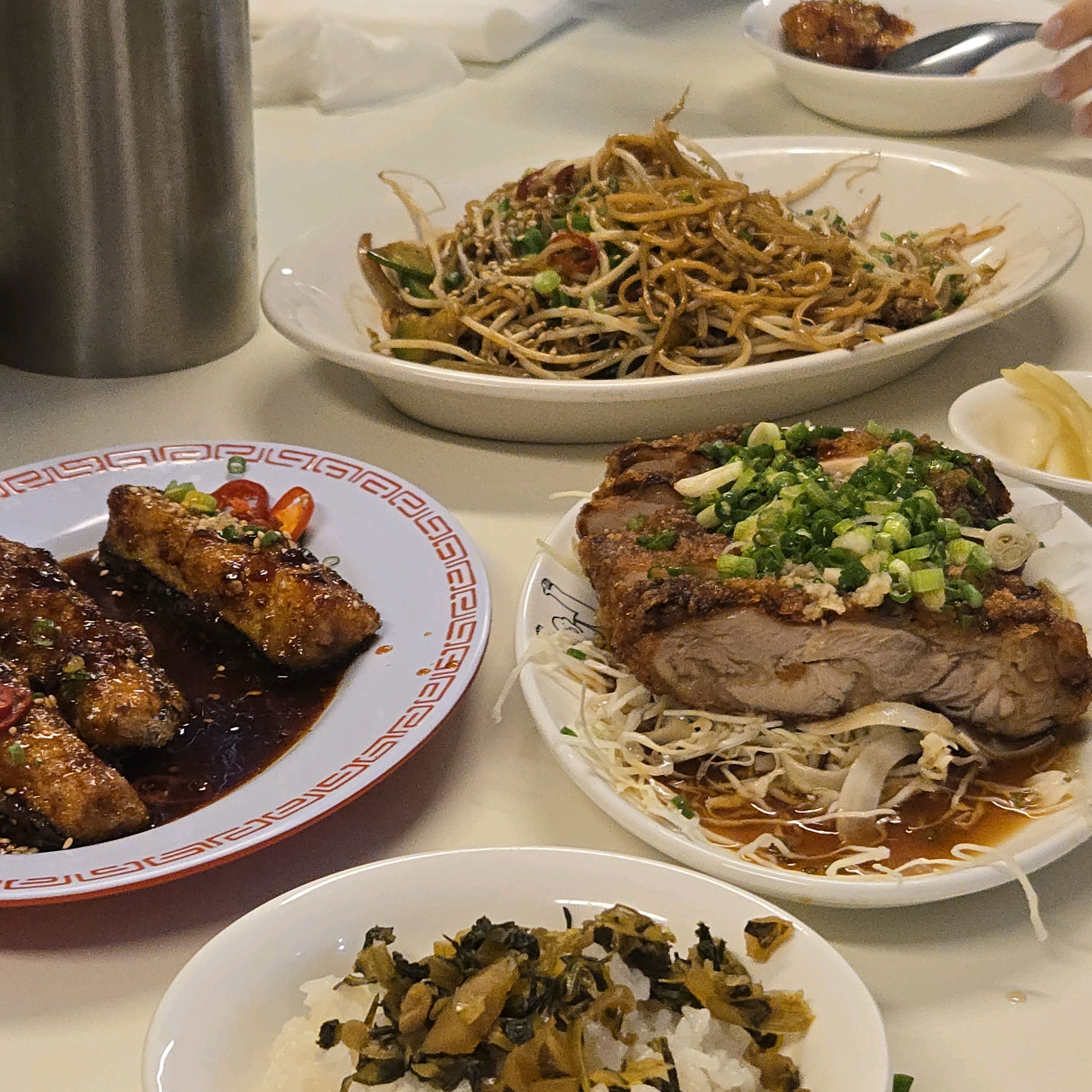 메뉴가 하나하나 너무 맛있어요!! 먹어본 메뉴마다 실패가 없어서 다른 거 먹으러 또 오고 