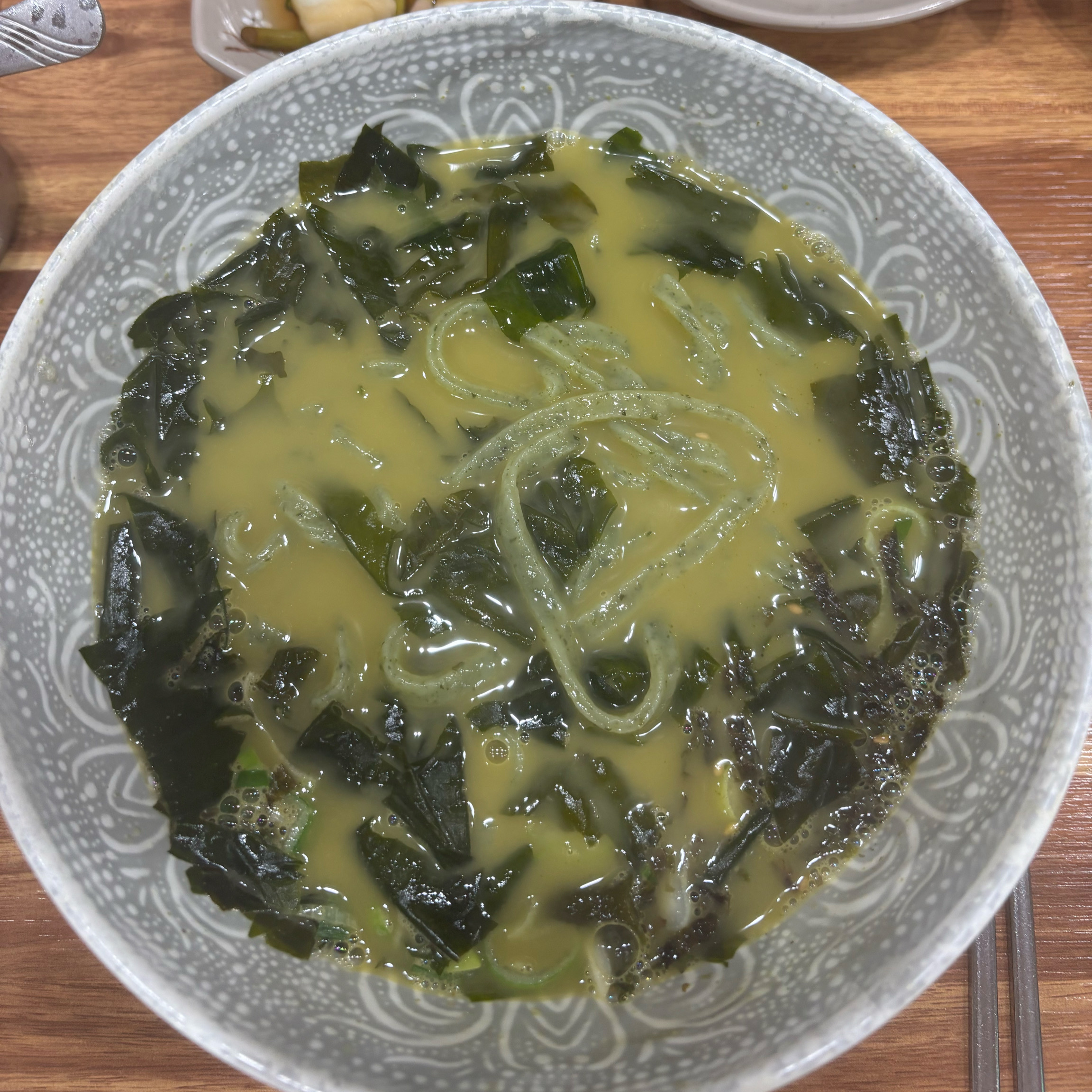 아침에 조식대신 와서먹었습니다 맛있습니다. - 제주 맛집 신제주보말칼국수 제주본점
