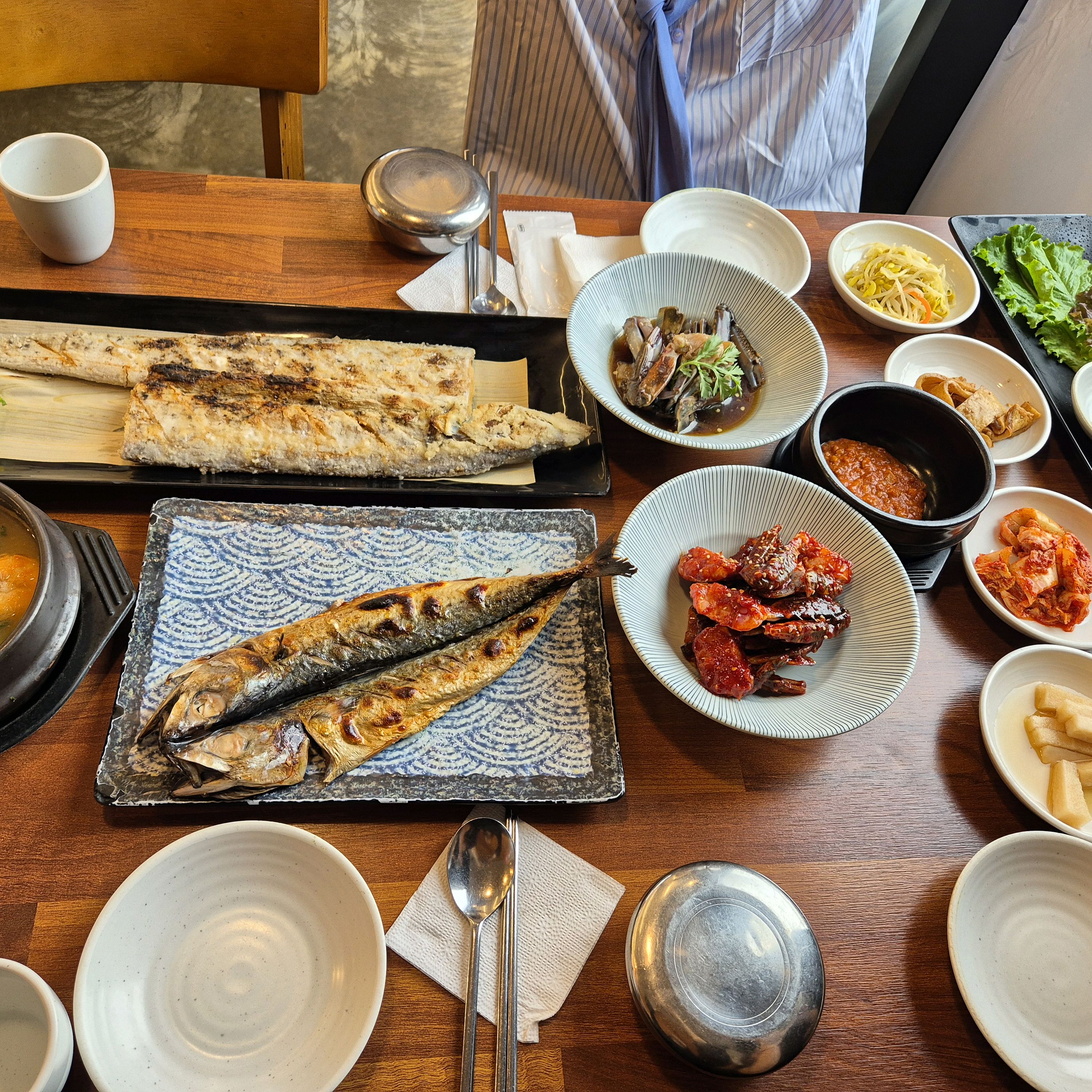 갈치도 고등어도 안짜고 담백하네요~ 간장게장이랑 양념게장도 양이 많이 나와요. - 제주 맛집 제주광해 애월
