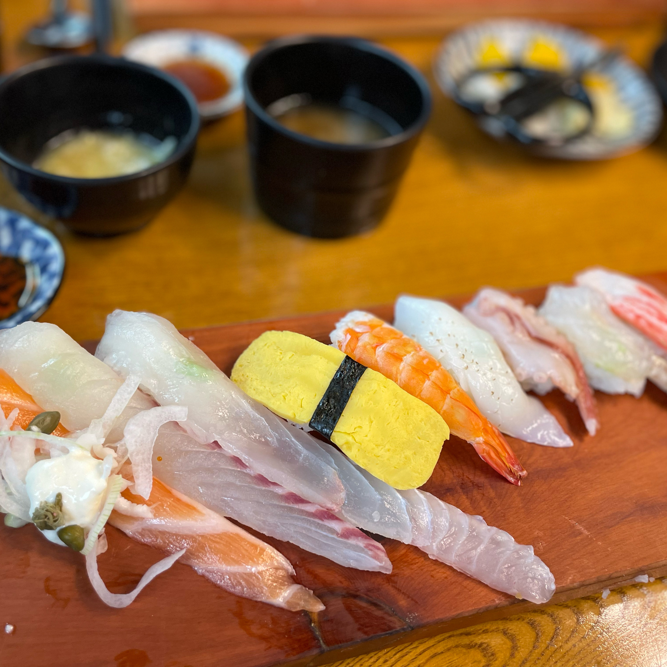 재료가 신선해서인지 비린맛 전혀없이 너무 맛있게 먹었어요^^ 롤이 정말 커서 한입에 먹을수