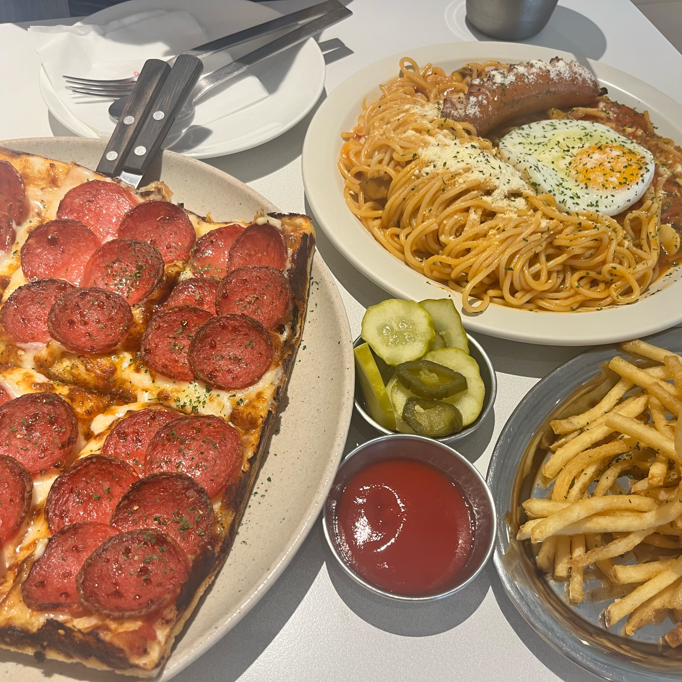 너무 맛있었어요ㅠㅠ 피자도 완전 맛있고 파스타도 맛있네요!! 두번째 방문인데 피자가 항상
