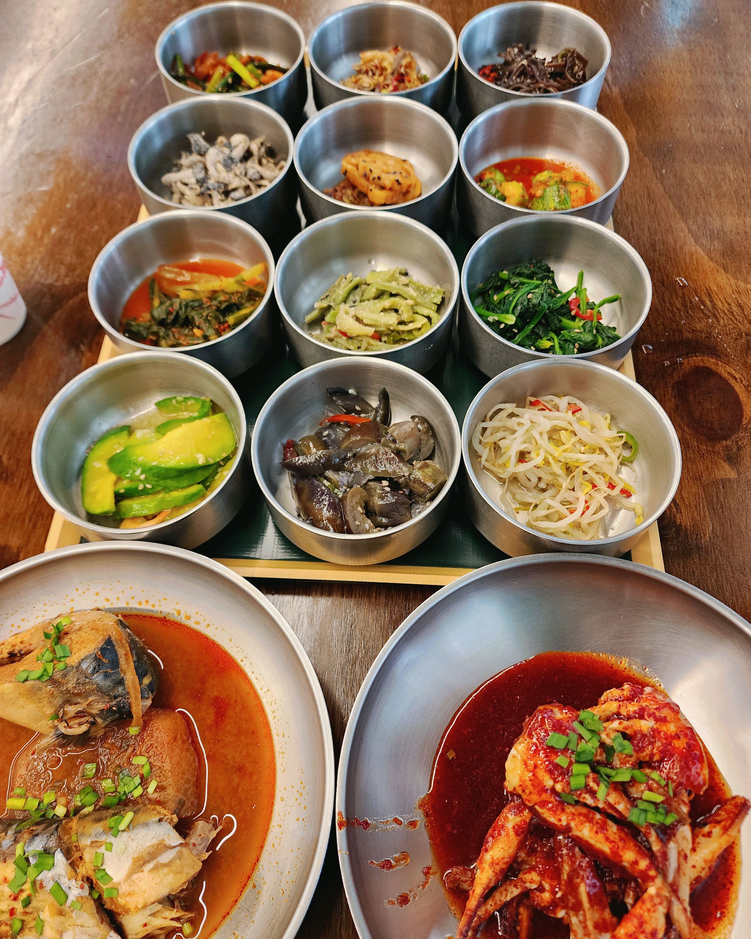 저녁 시간에 부모님 모시고 방문했는데 만족스러워하시네요. 가성비 좋은 캐주얼 한정식 같아요