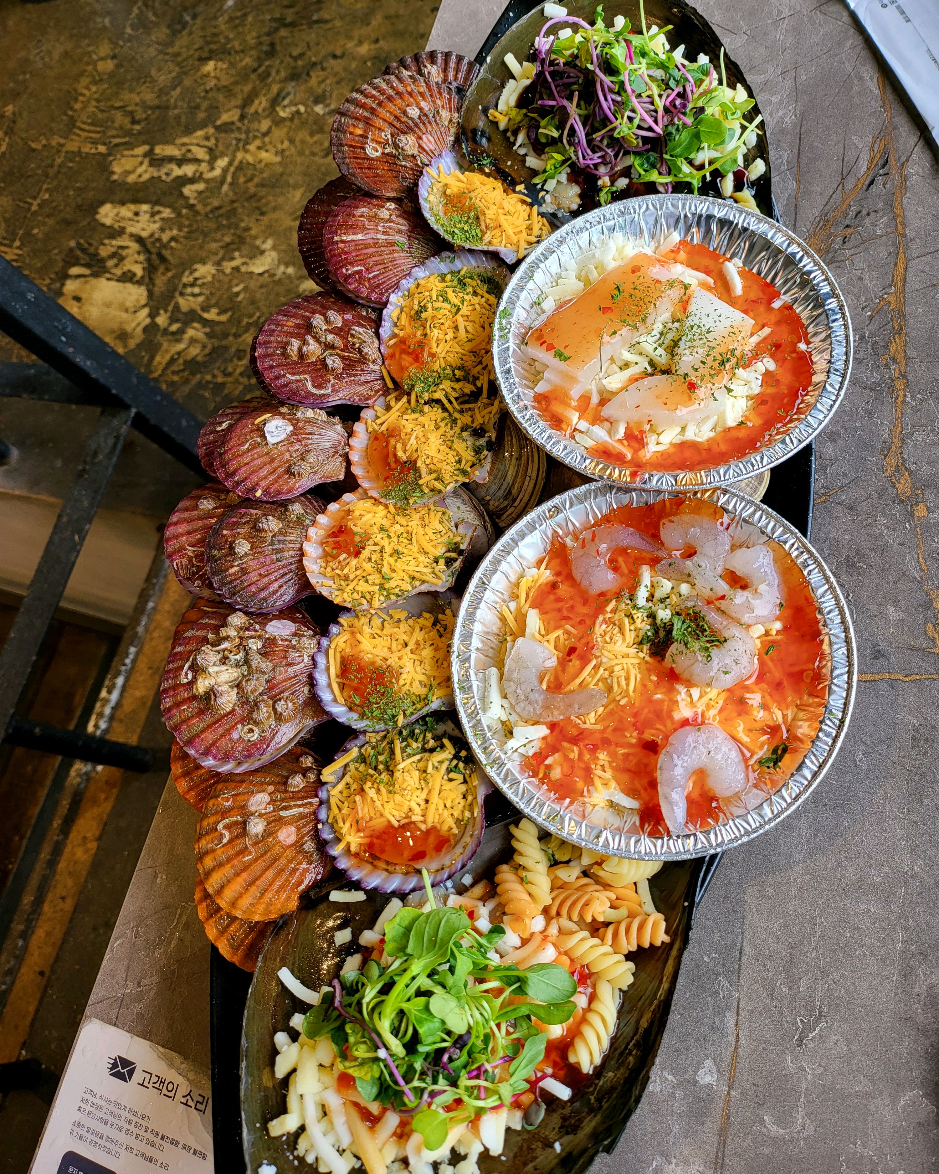 월미도 바다 바로앞이라 뷰도 좋고 - 인천 맛집 청춘조개 월미도직영점