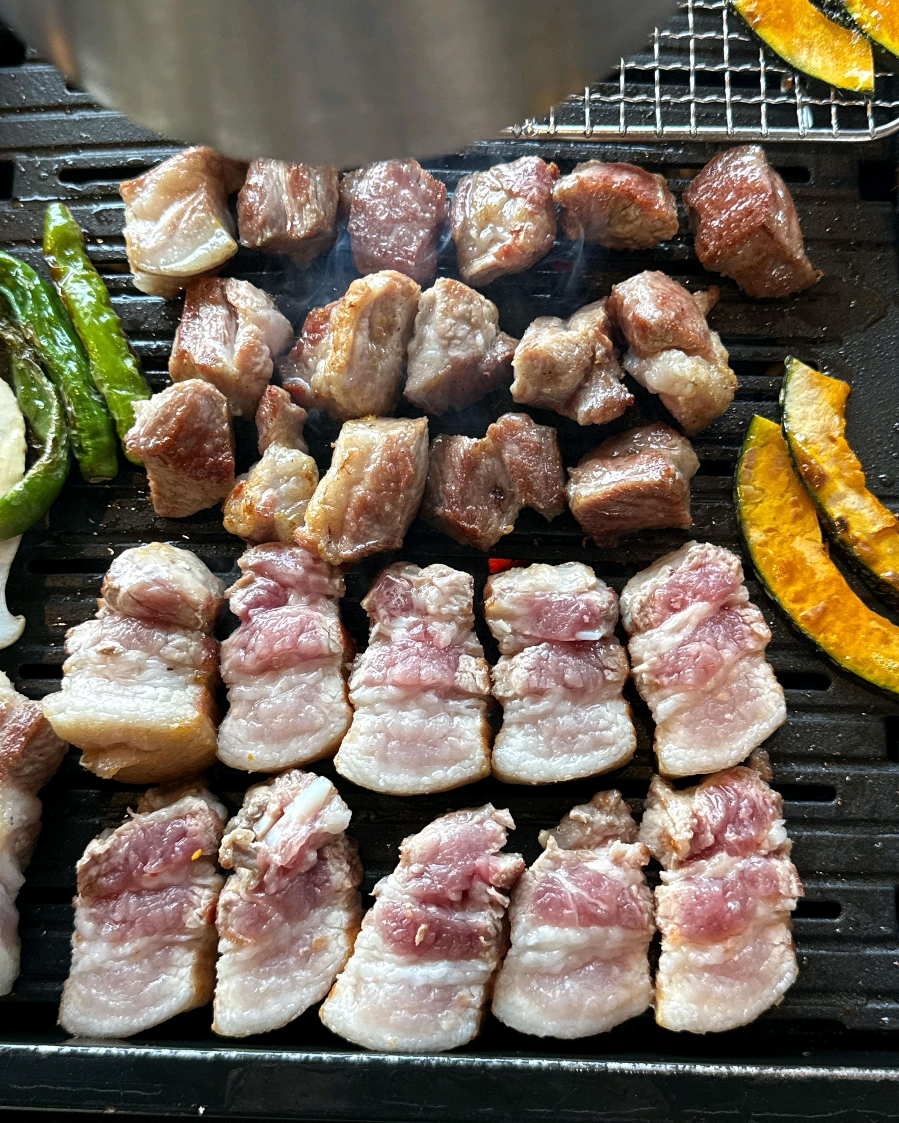 고기 초벌향이 은근하게 배어 있어서 고급진 풍미가 느껴졌어요. 분위기도 조용해서 좋았네요.