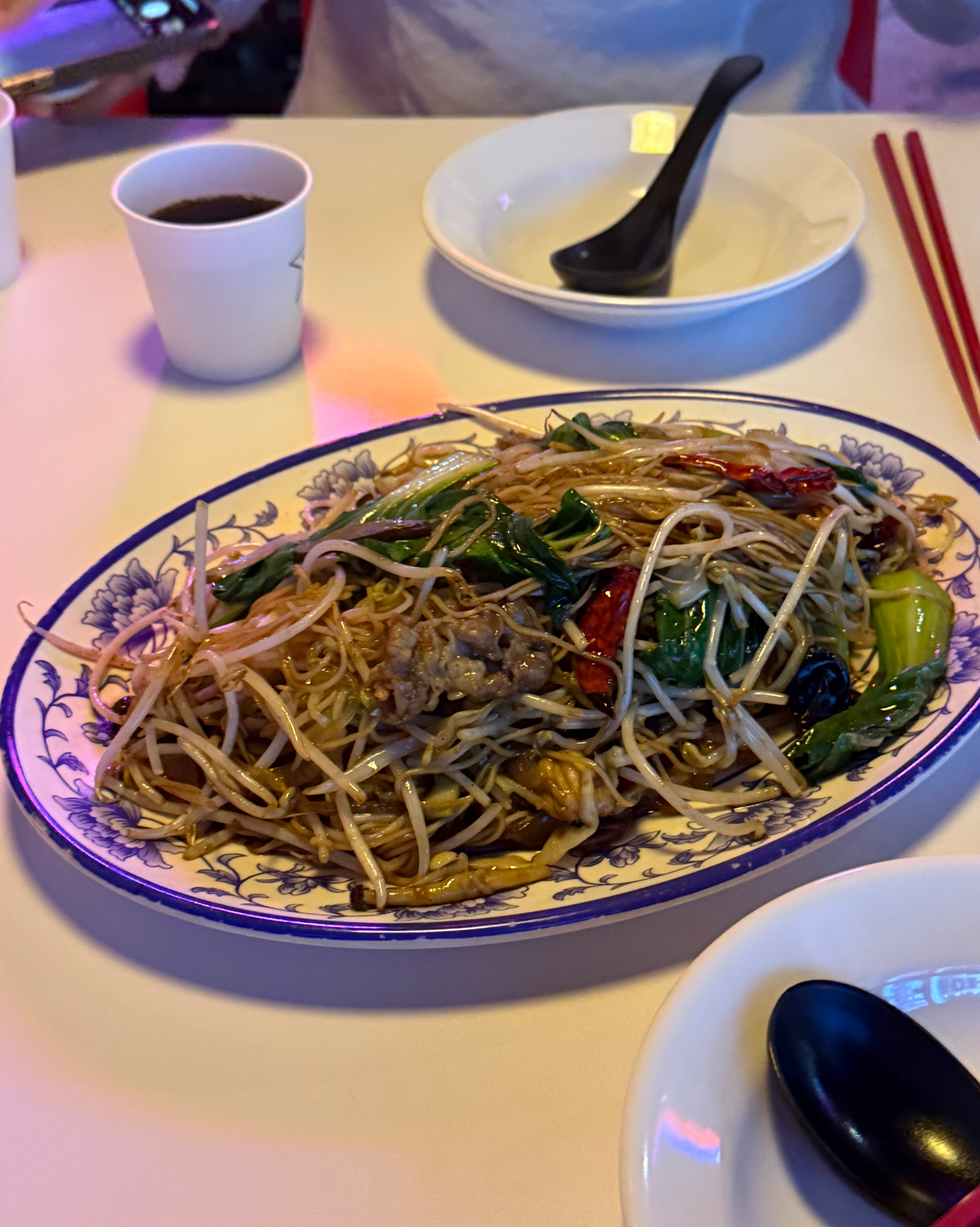 가게 분위기가 독특하고 홍콩 느낌 낭낭해서 좋았어요! 음식도 다 맛있고 음식이 엄청 빨리