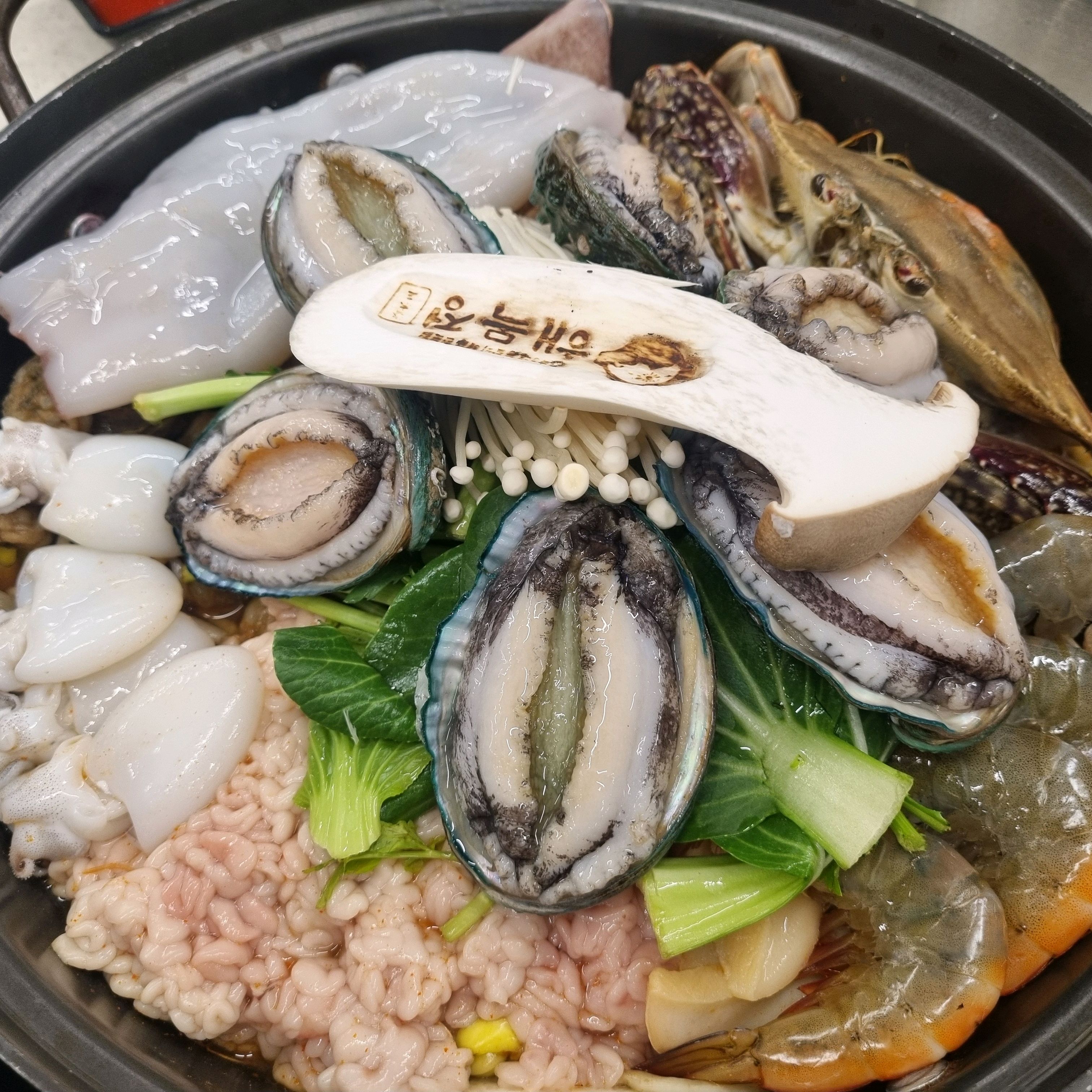 비오는 금욜 친목 도모모임으로 방문했는데 날씨와도 궁합이 딱 맞는 맛집이예요^^ - 인천 맛집 해목정 X 덕담집