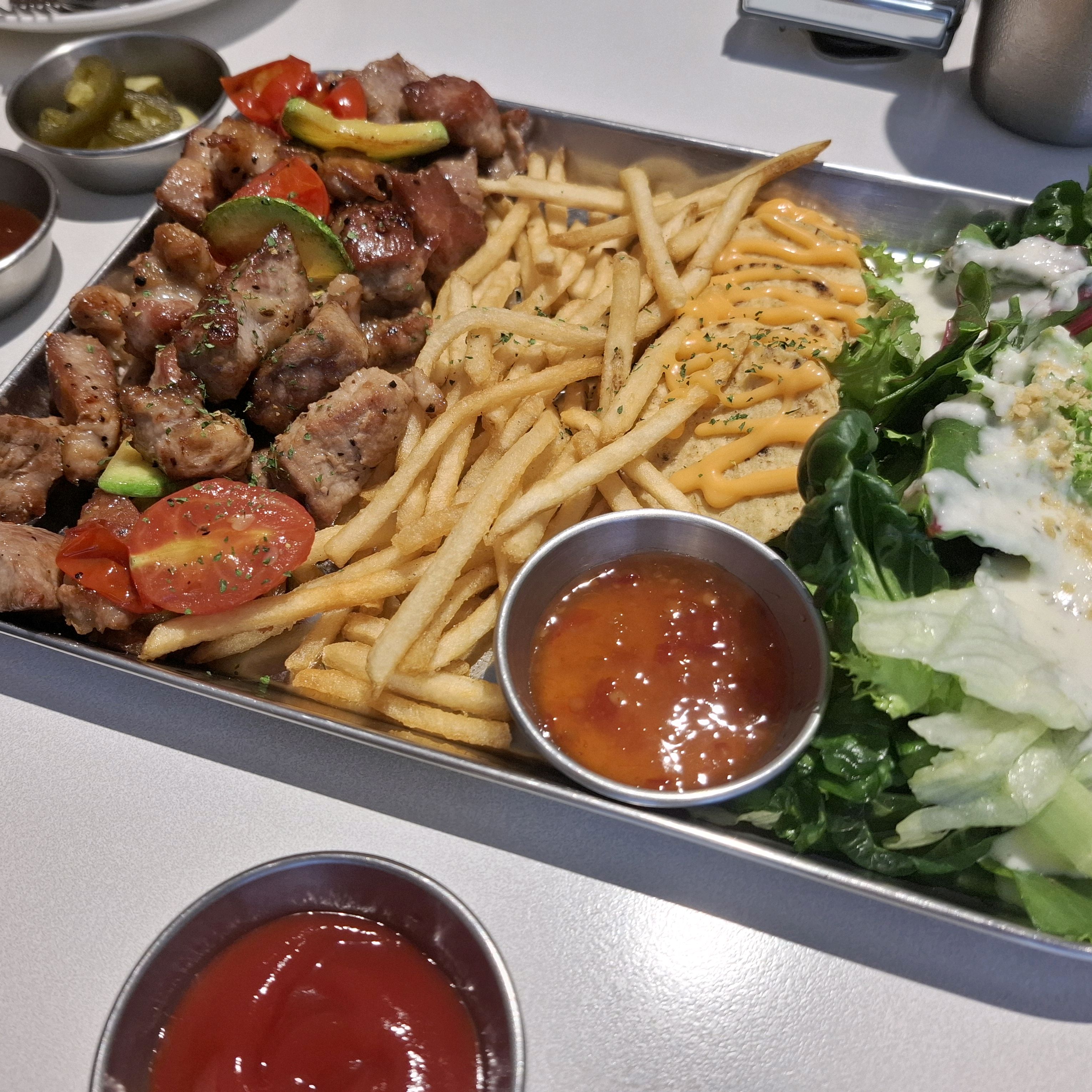 양도 많고 맛도 좋았어요! - 대구 맛집 오레가노 동성로본점