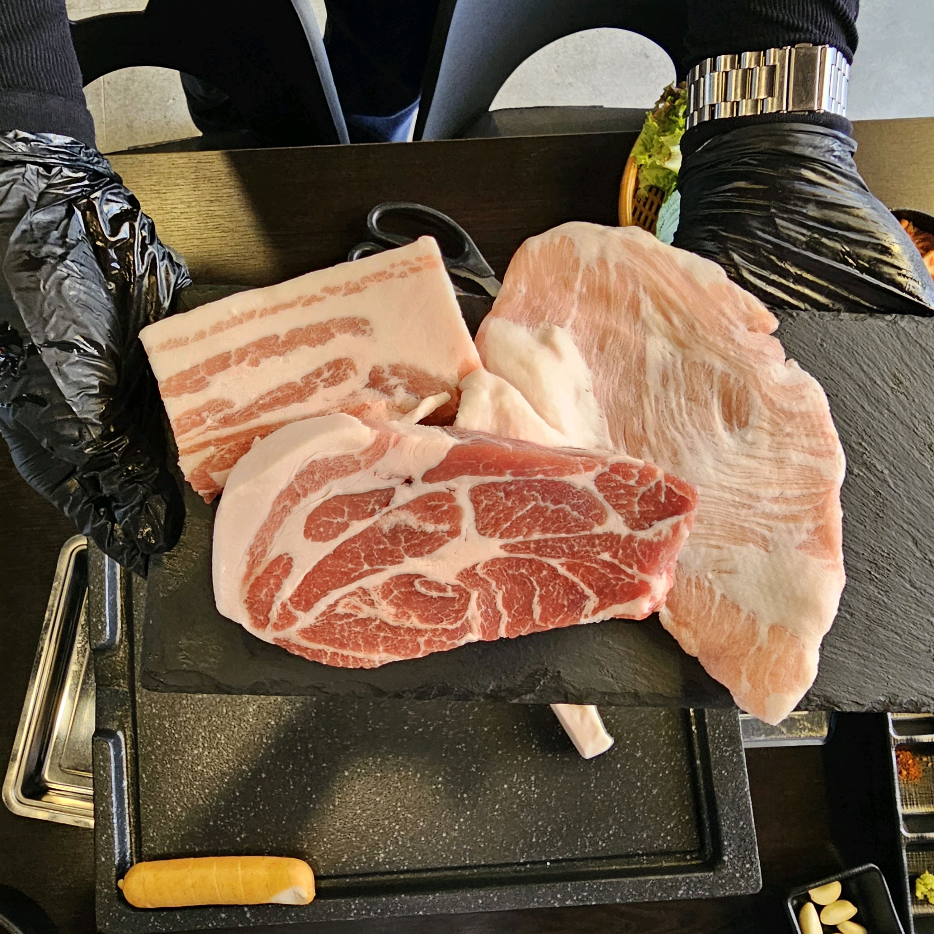 여기 고기 진짜 마싯는데 - 구월동 맛집 정돈집 구월본점