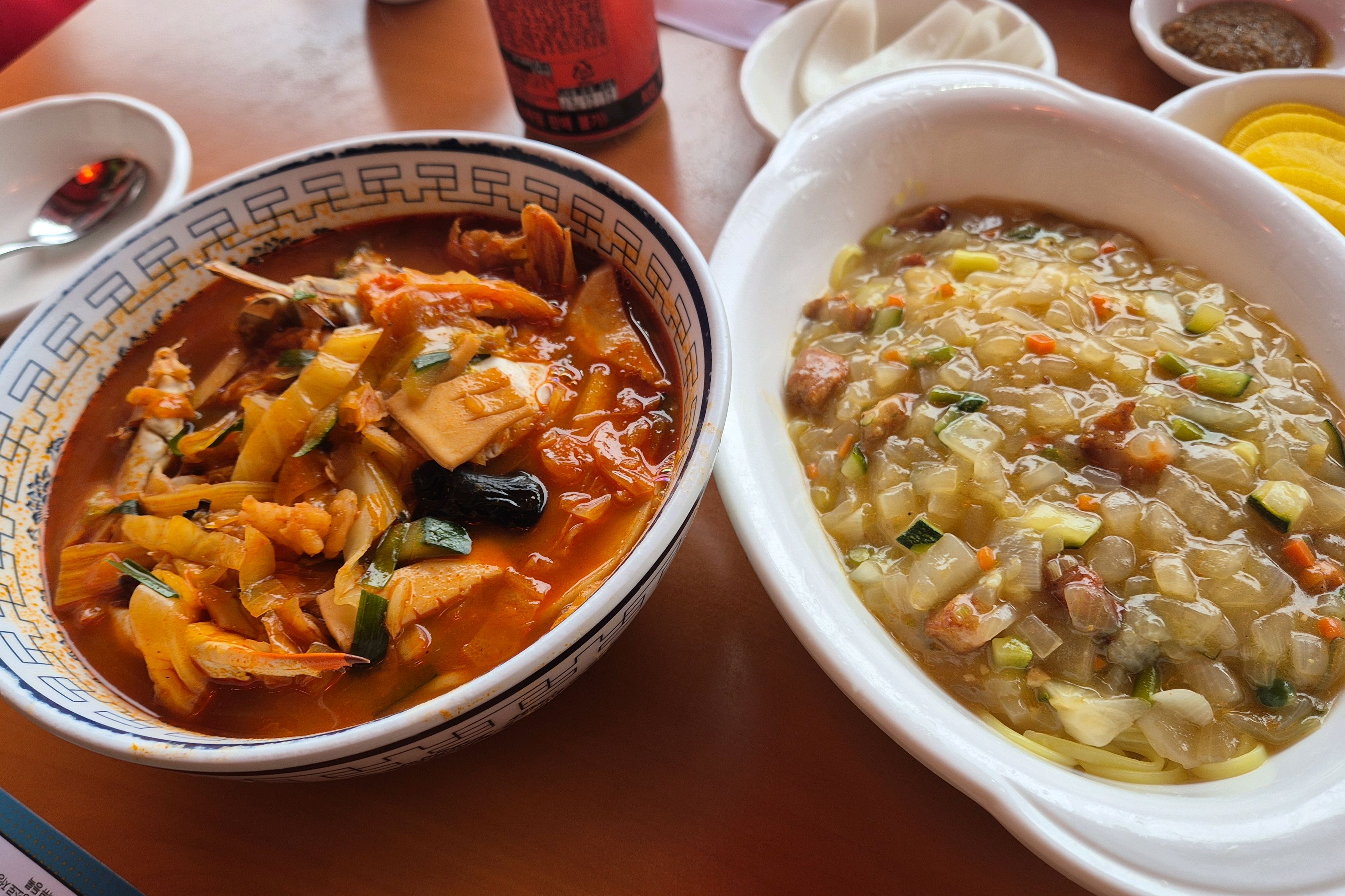 기대크게 안하고 왔는데 진짜 맛있어요!! 짬뽕 너어무 맛있고 하얀짜장도 소스가 맛있어요!!